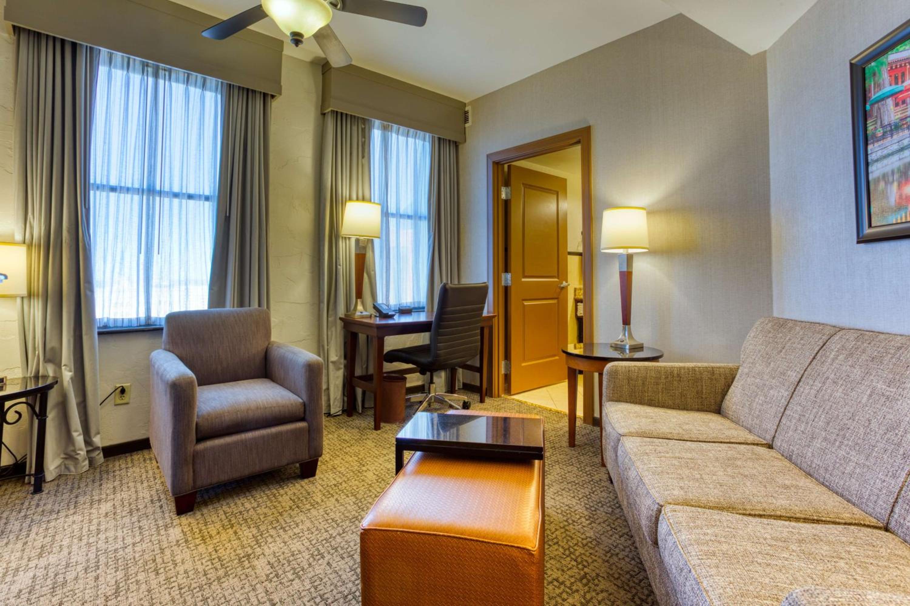 King Suite with Sofa Bed photo 3