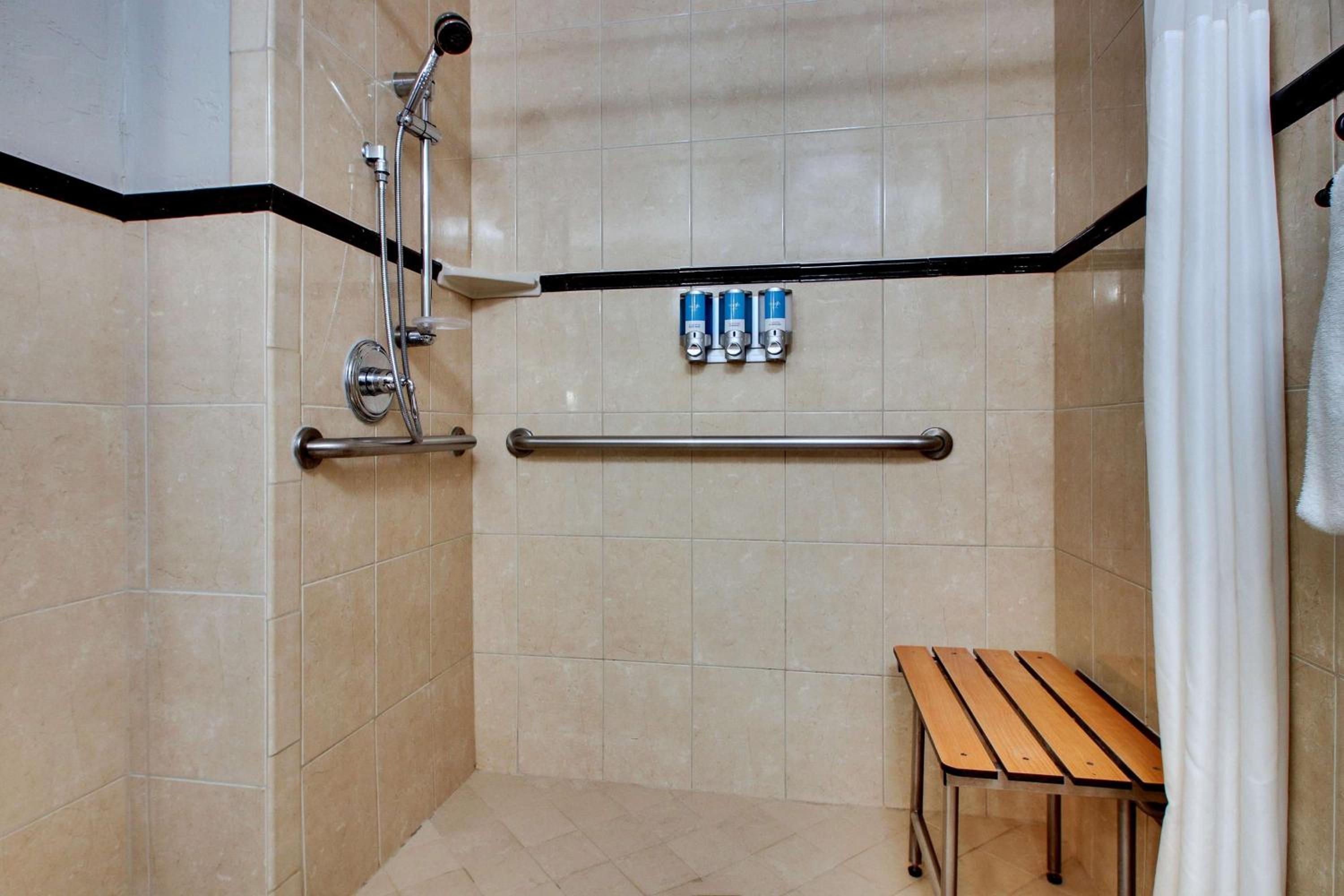 Deluxe Queen Room with Two Queen Beds - Accessible, Roll-in Shower - Photo 4