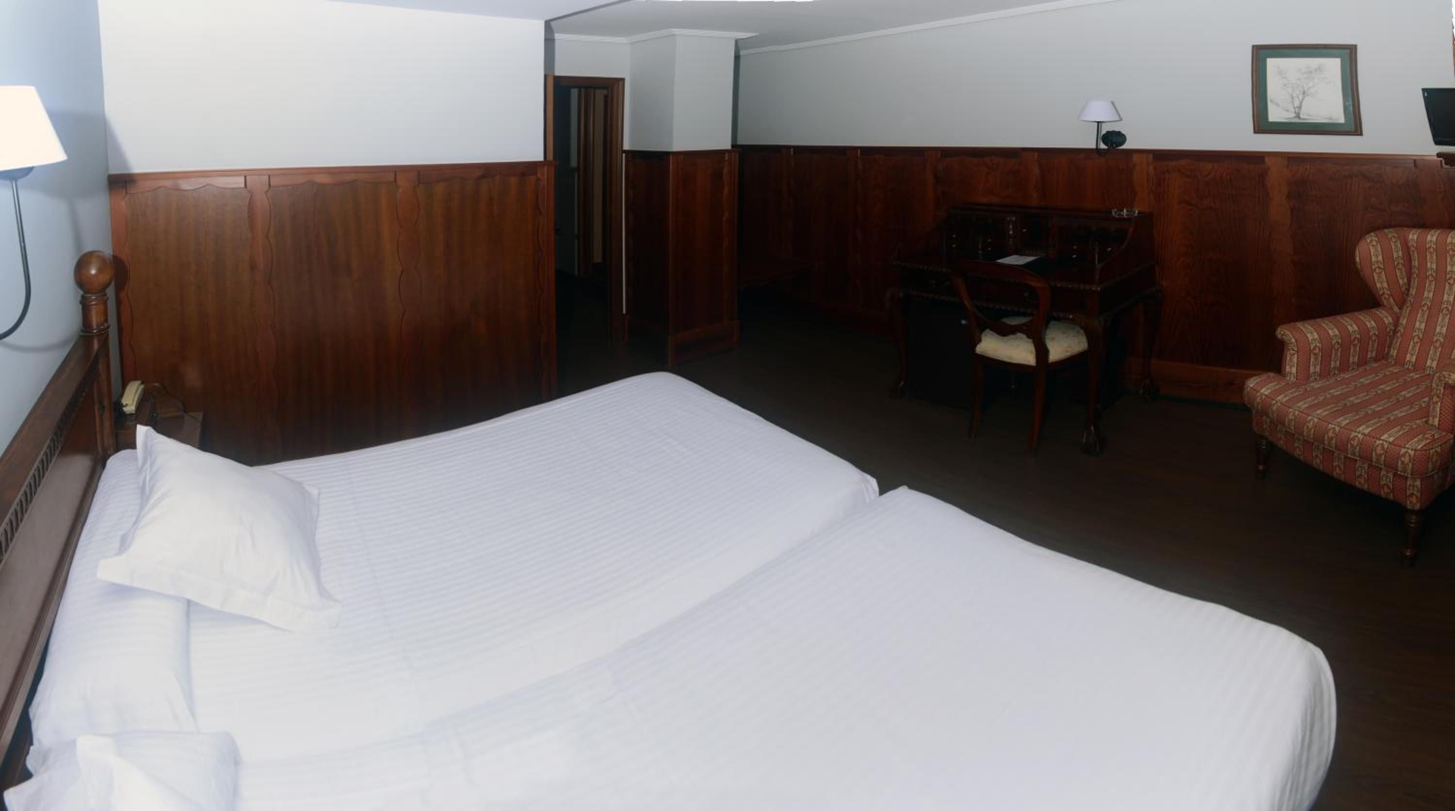 Double or Twin Room - Photo 5