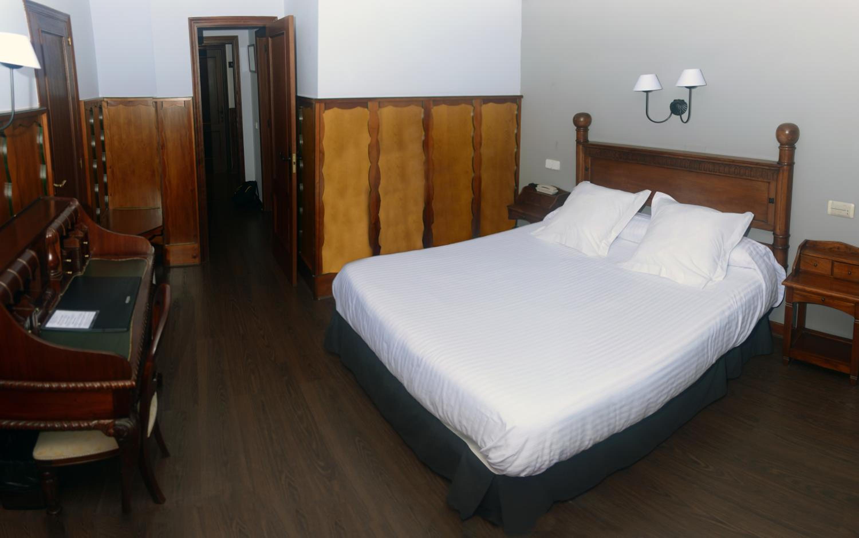 Double or Twin Room - Photo 7