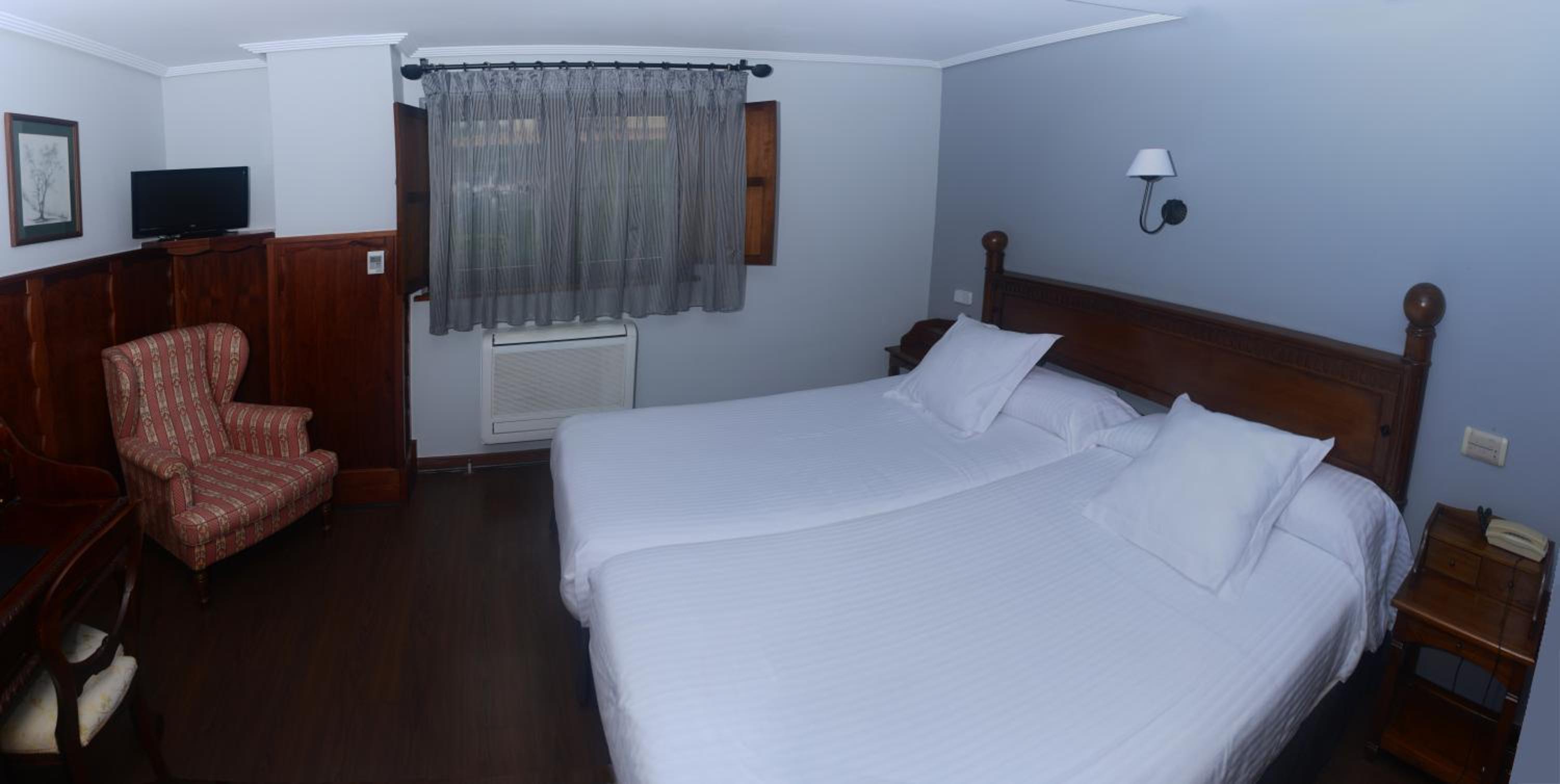Double or Twin Room - Photo 4