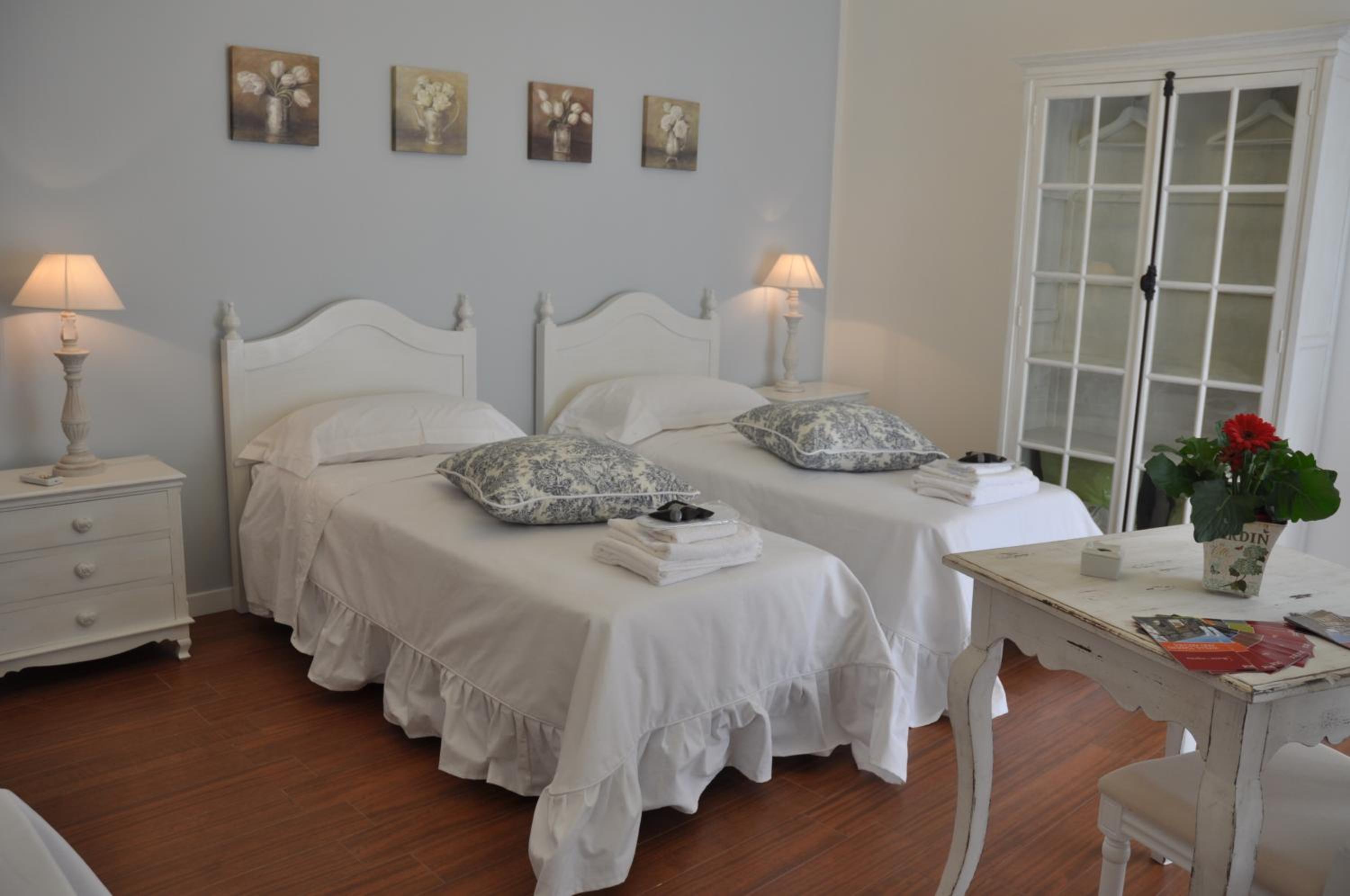 Quadruple Room with Private Bathroom - Photo 1