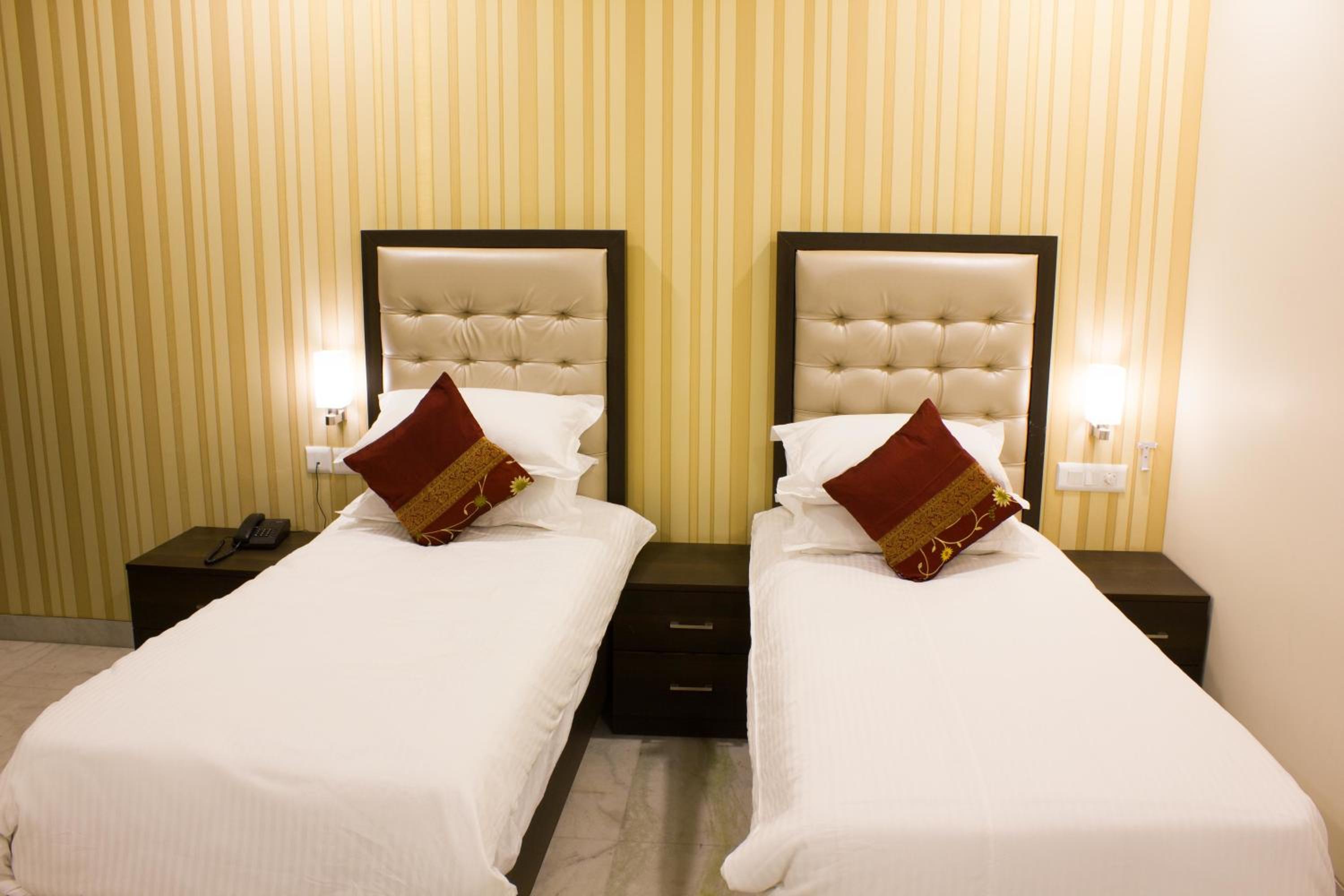Standard Twin Room - Photo 6