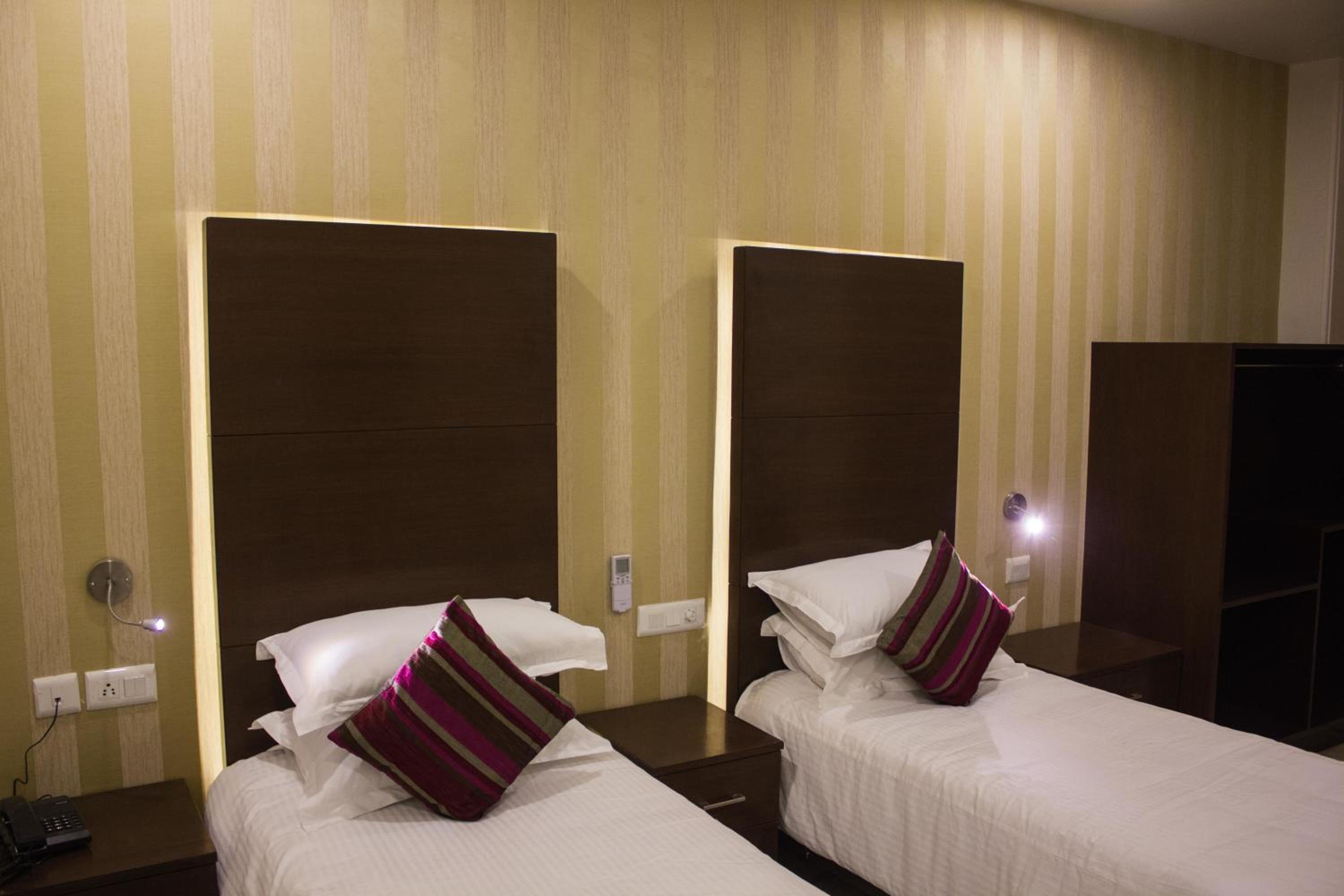 Standard Twin Room - Photo 5