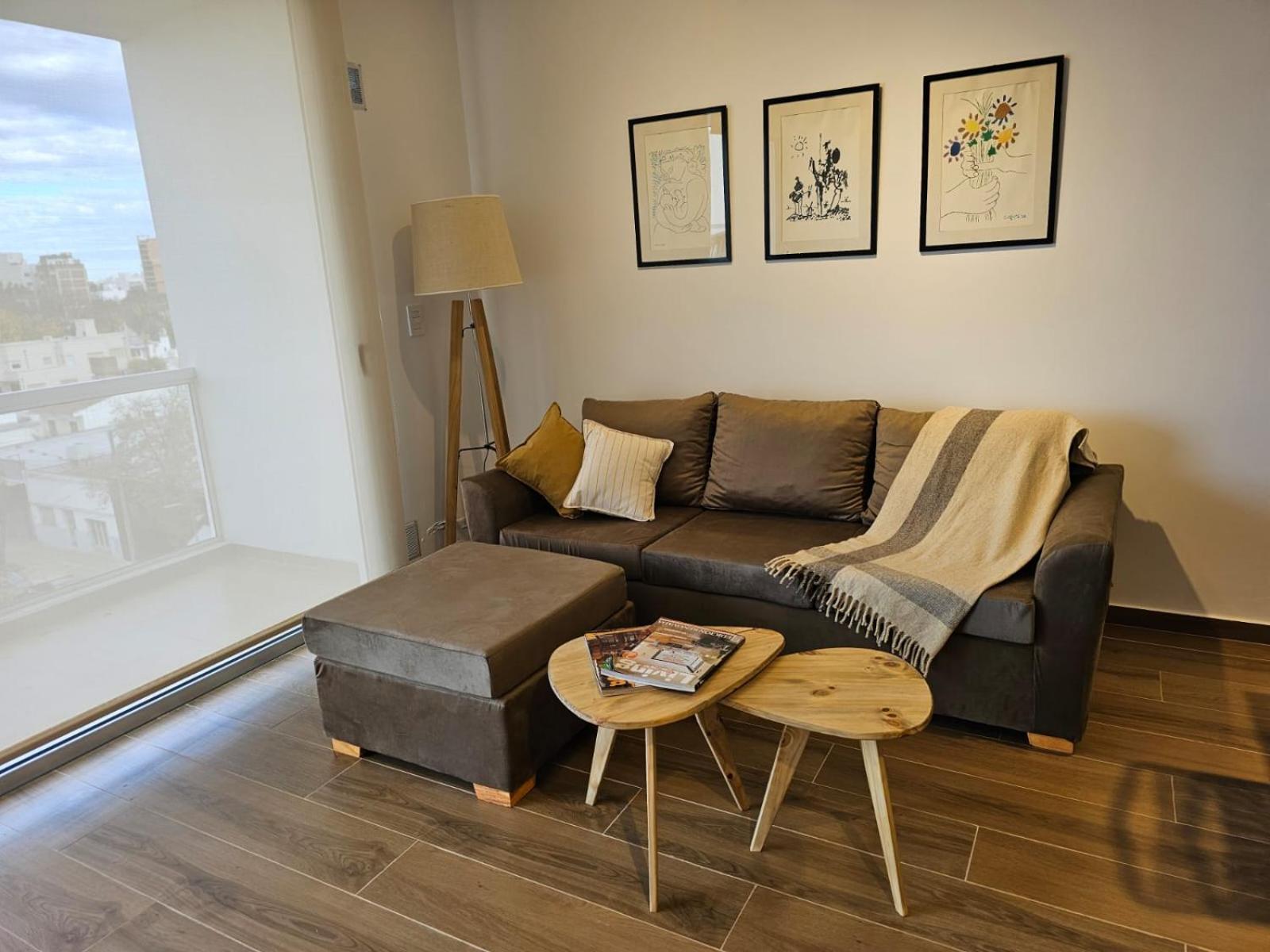 One-Bedroom Apartment photo 2