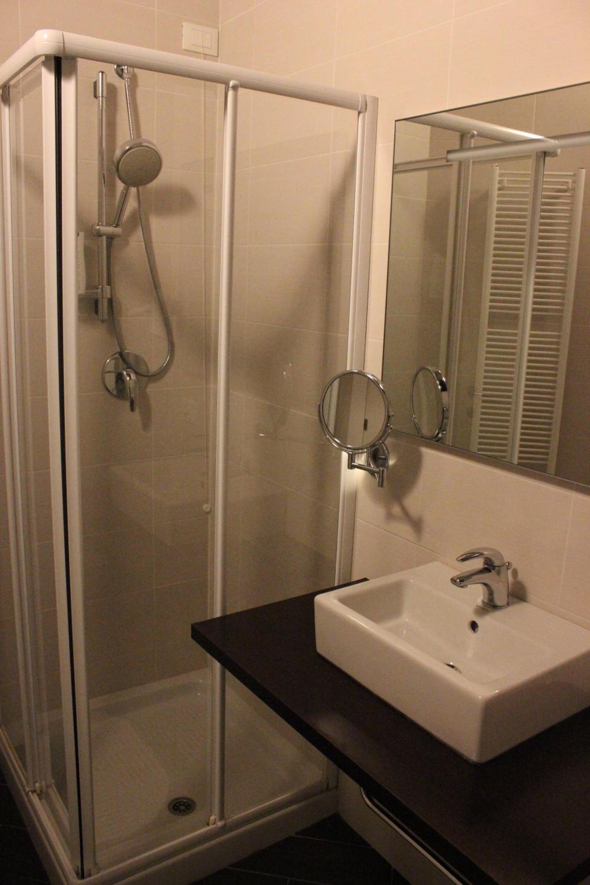 Double Room - Photo 7