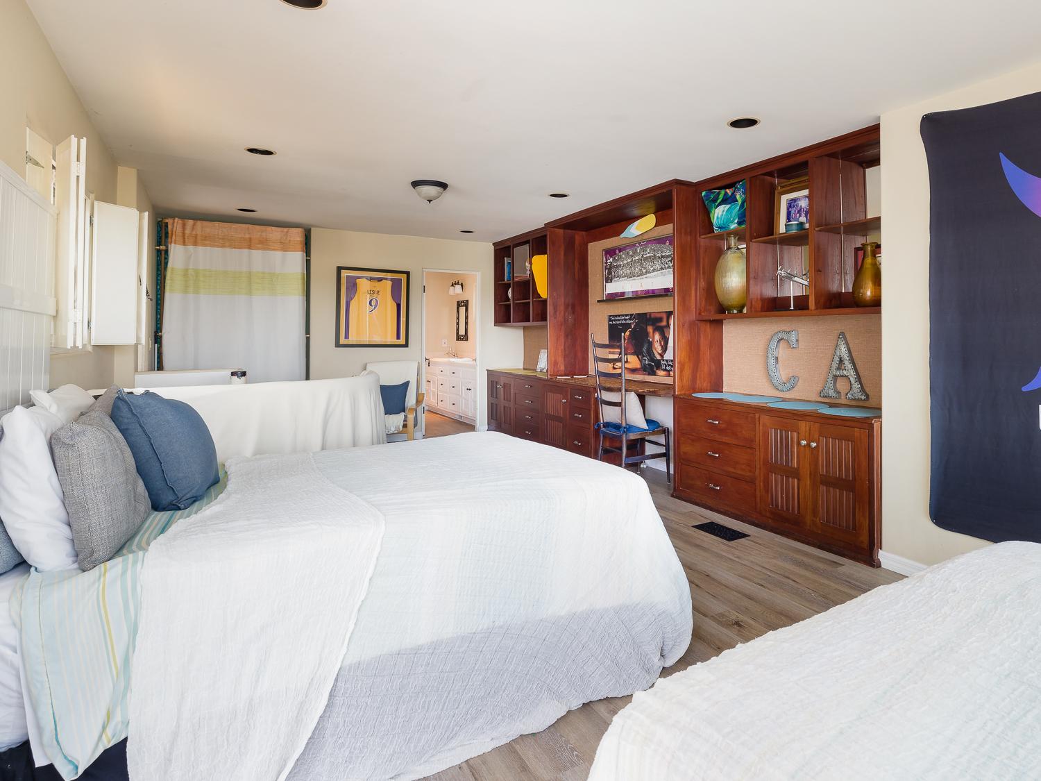 Family Room photo 3