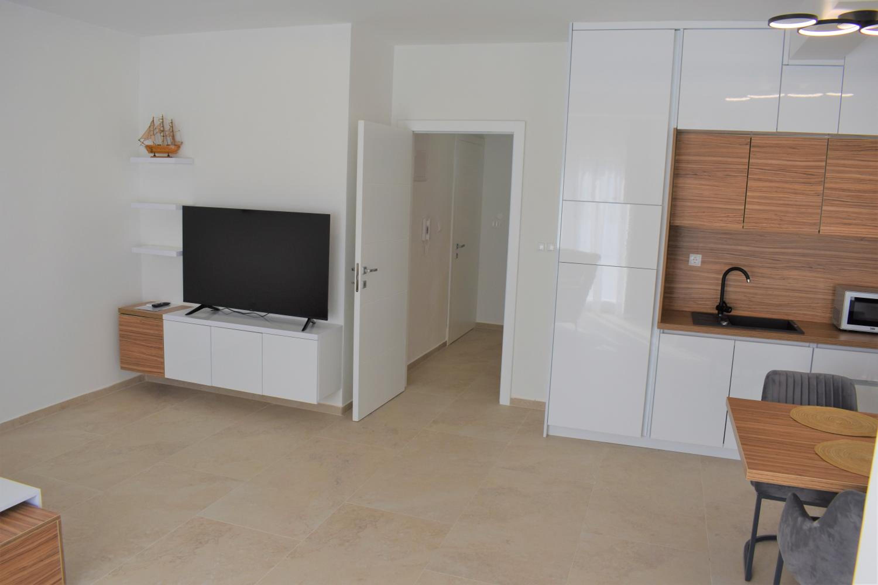 Two-Bedroom Deluxe Apartment With Balcony