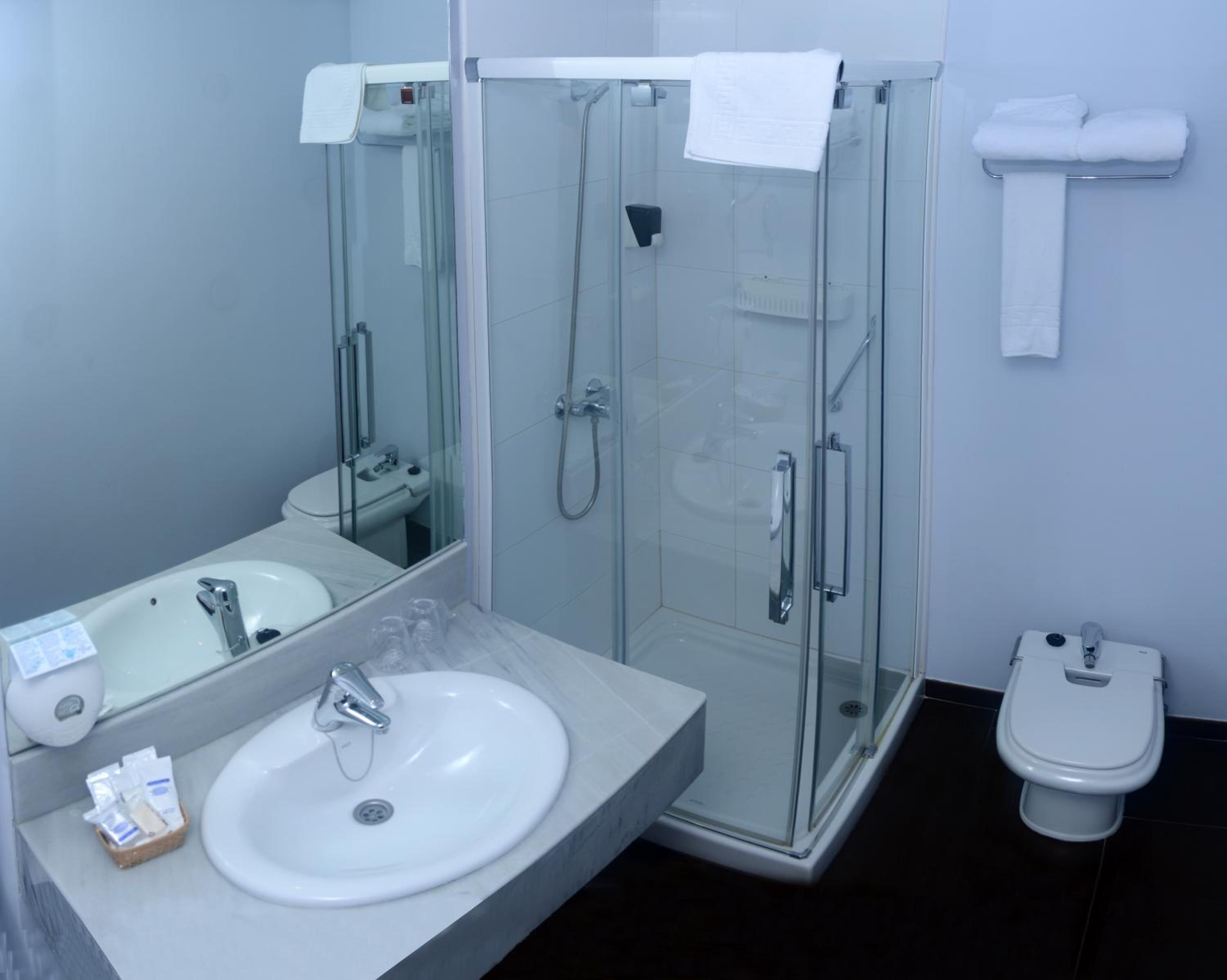Double or Twin Room - Photo 8