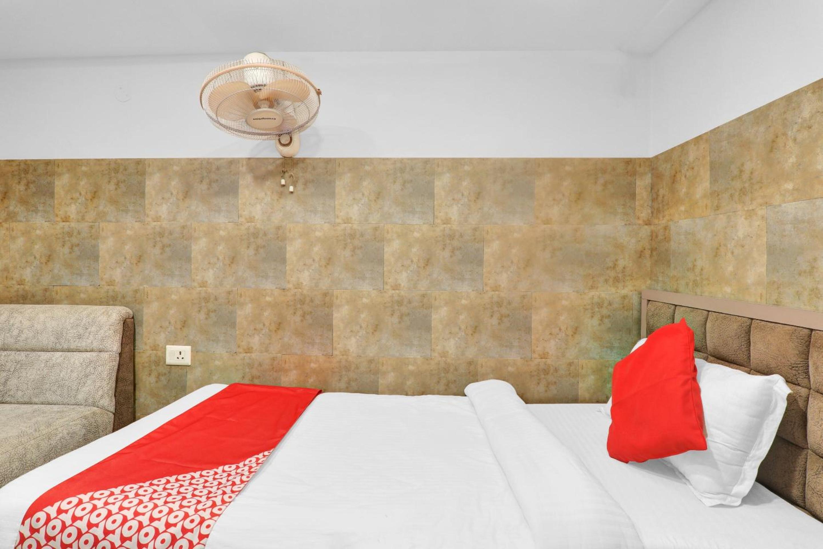 Deluxe Double Room photo 3