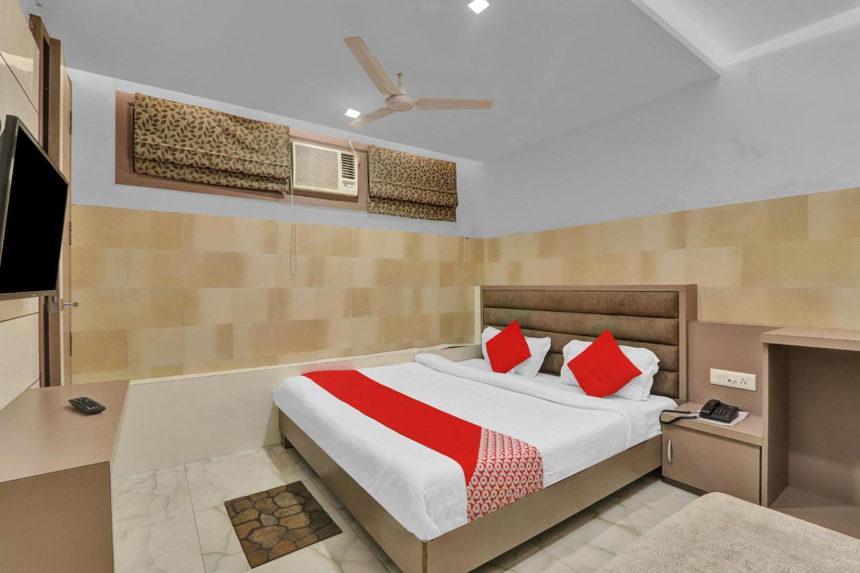 Deluxe Double Room photo 2