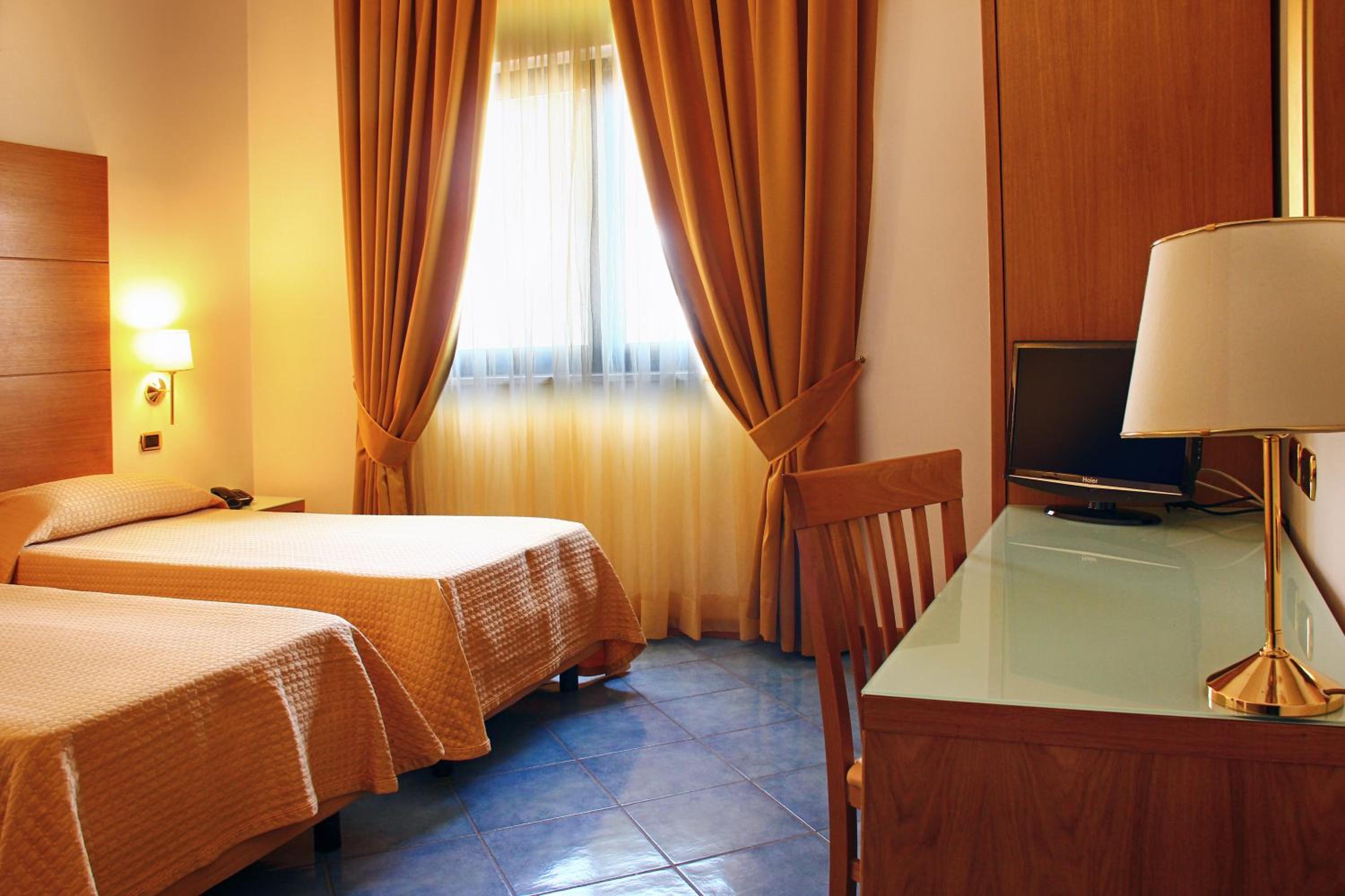 Standard Double Room - Photo 4