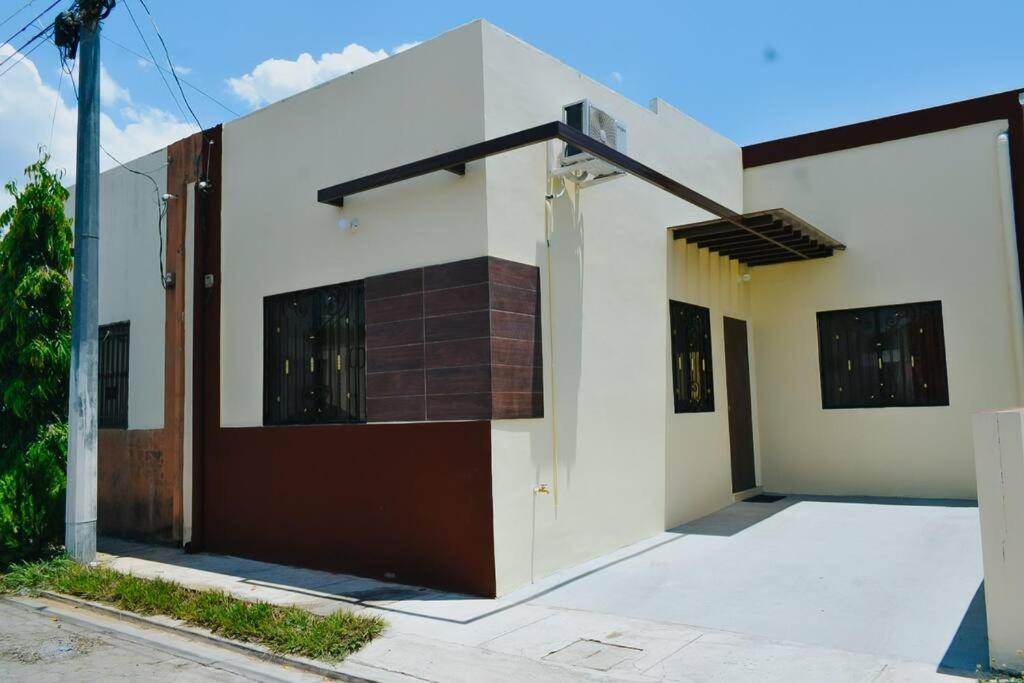 Three-Bedroom House photo 3