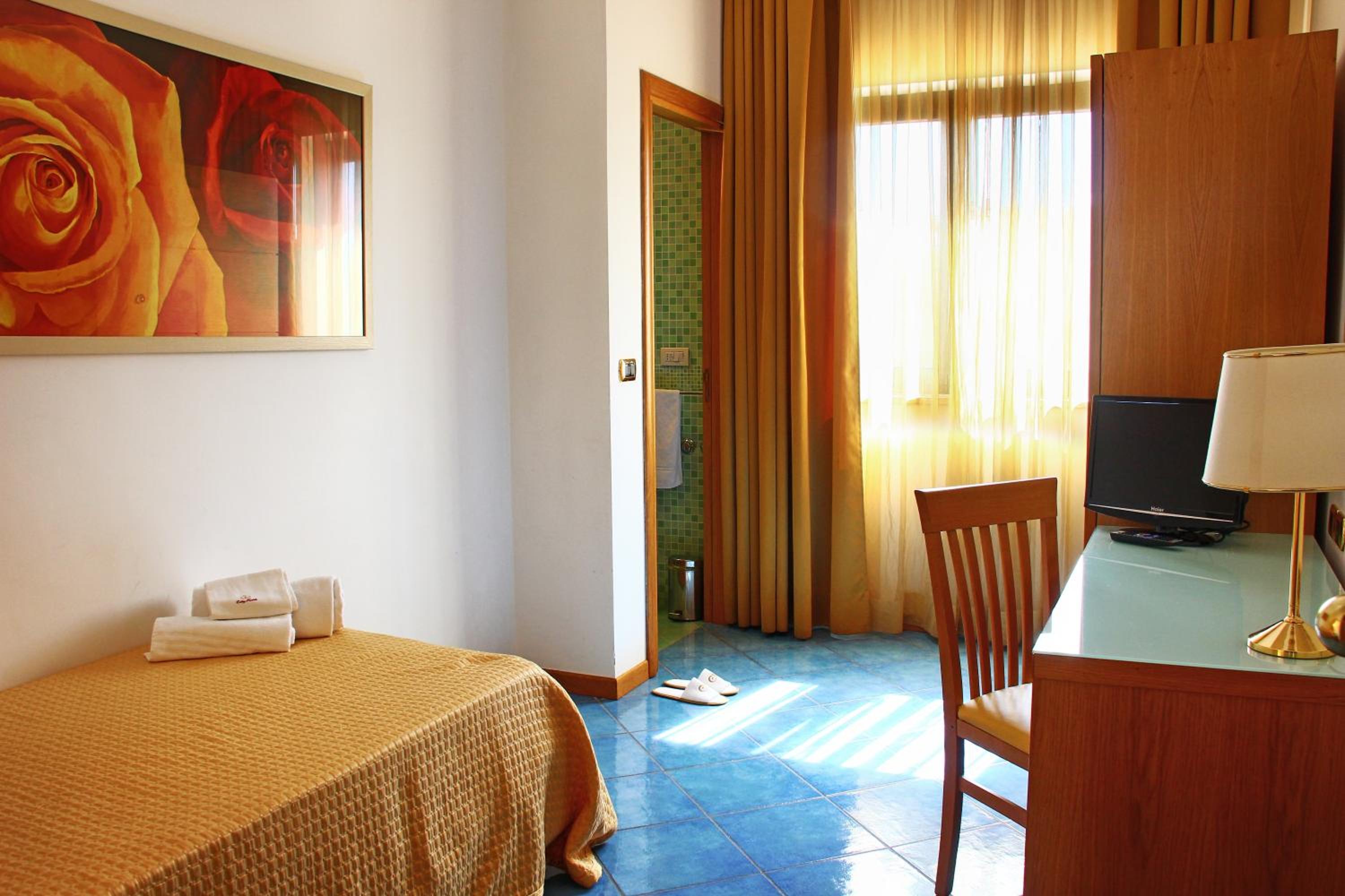 Single Room photo 3