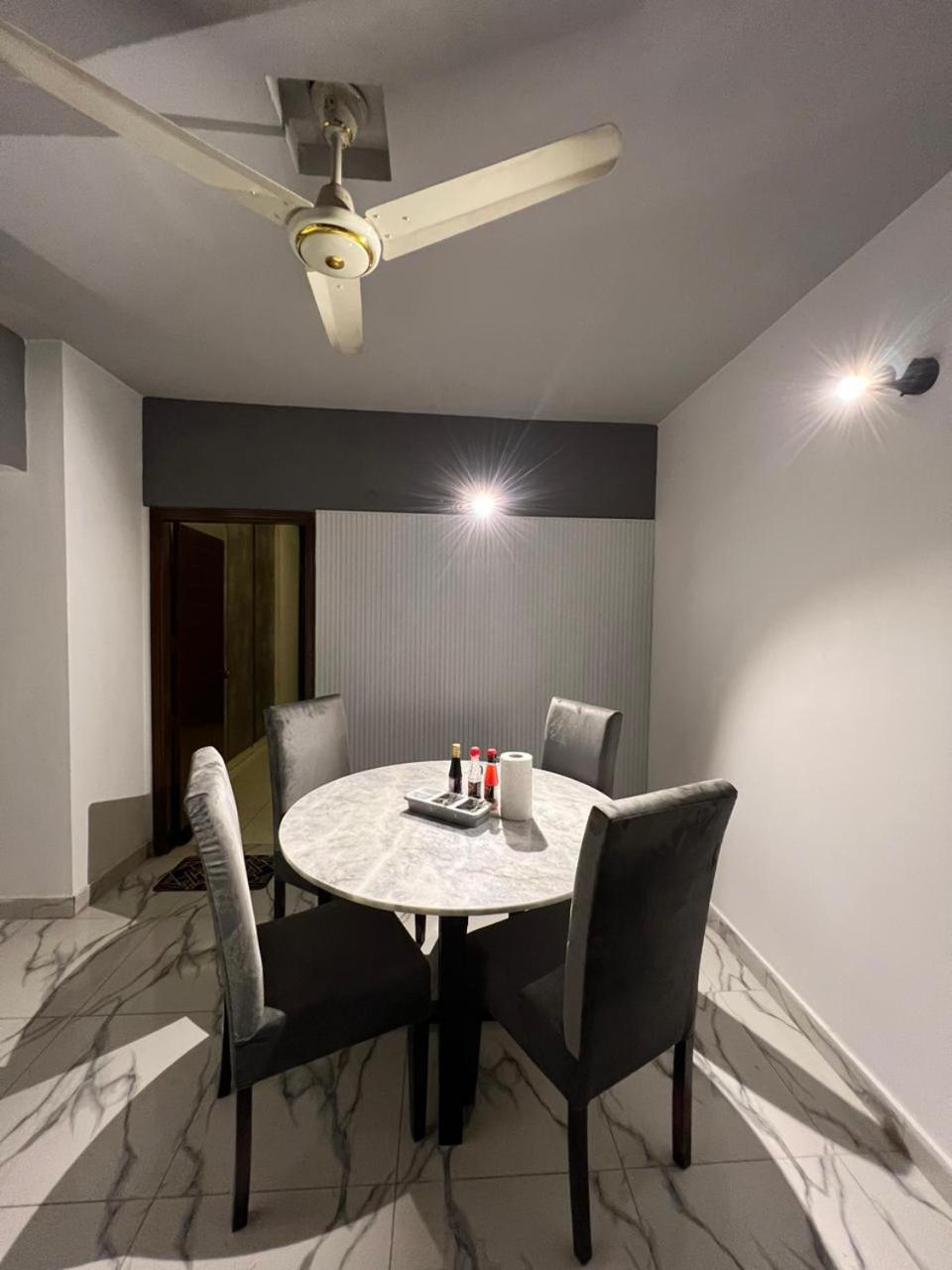 Apartment with Balcony photo 3