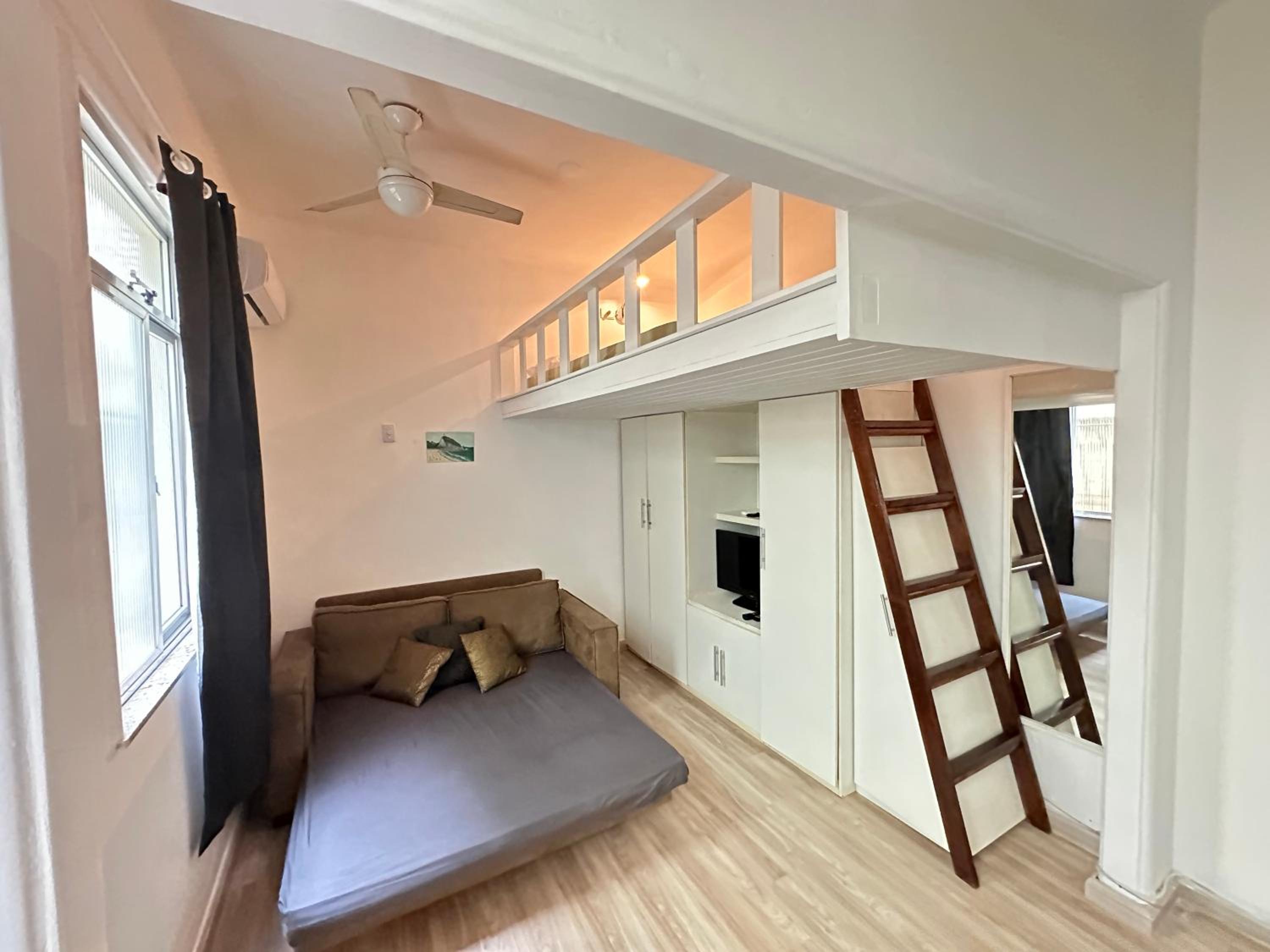 Studio Apartment - Photo 1