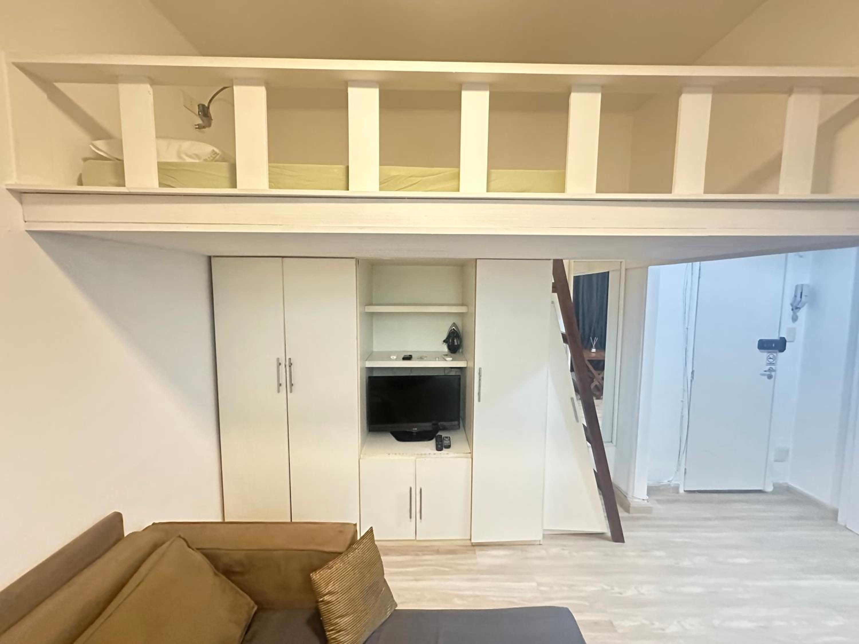 Studio Apartment - Photo 16