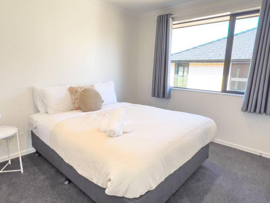Five-Bedroom House photo 1