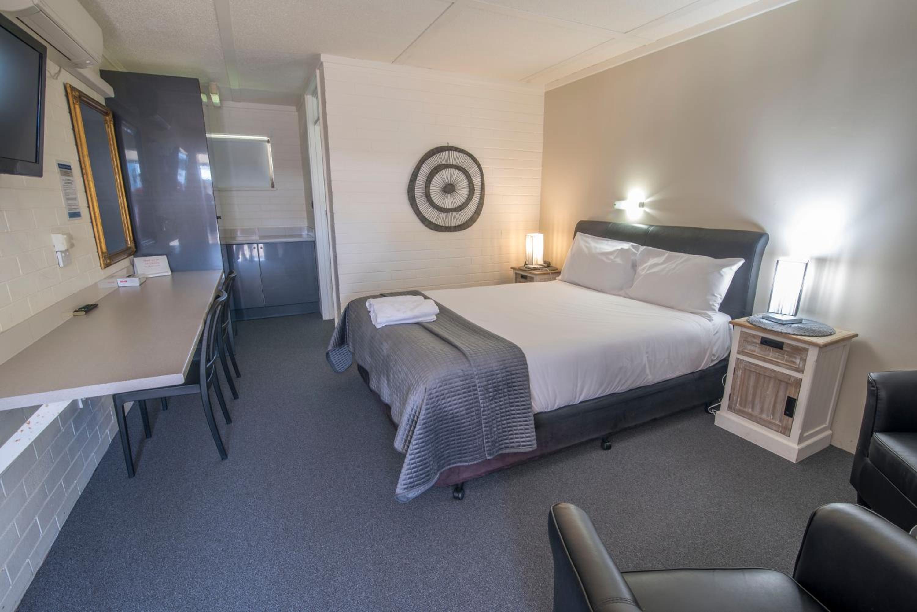 Standard Queen Room photo 2