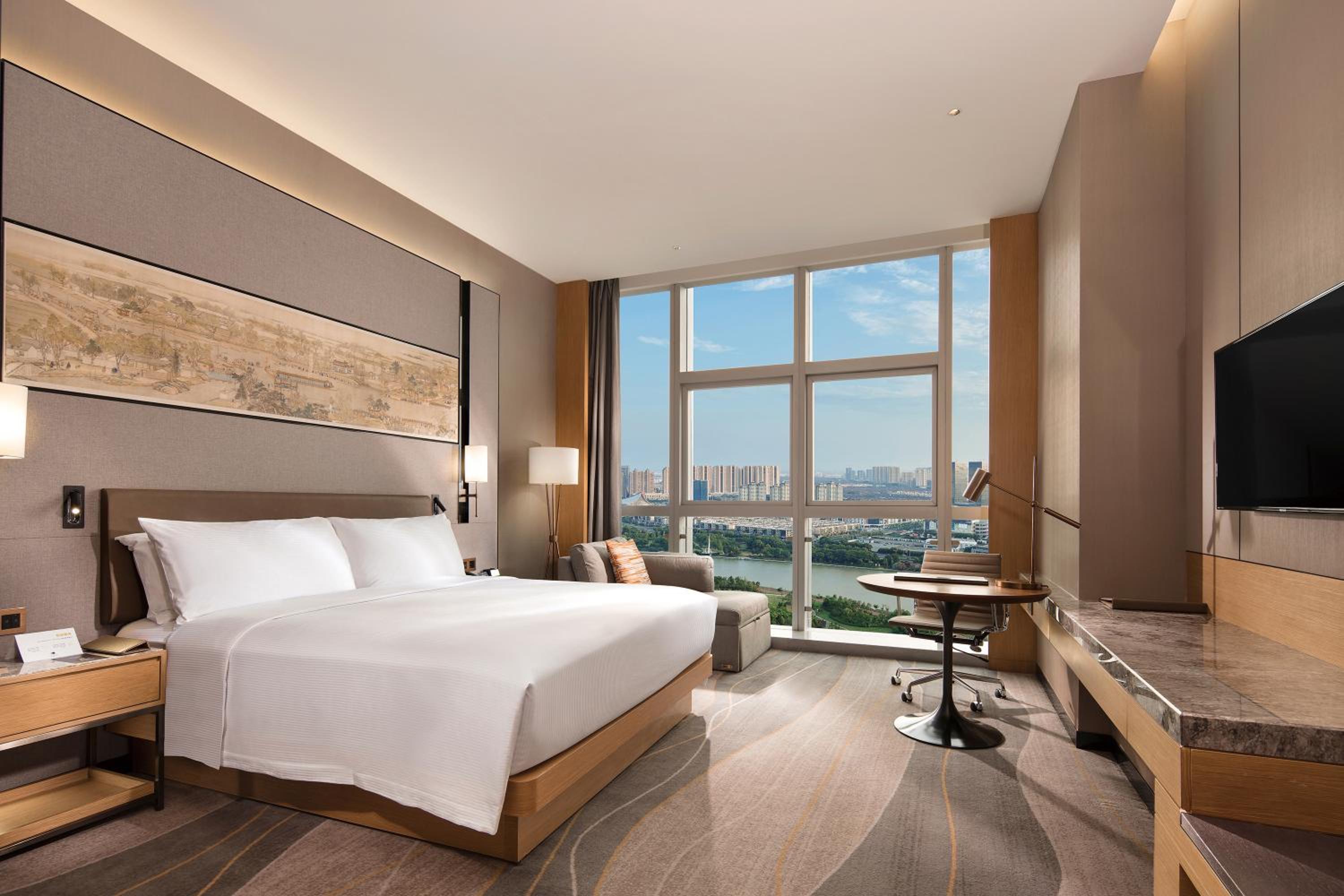 Superior King Room with Canal View