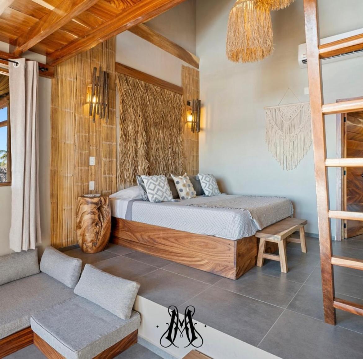 Deluxe Suite - Photo 10