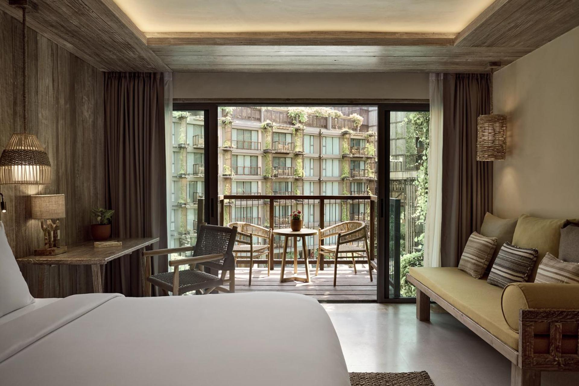 Premium King Room with Pool View photo 2