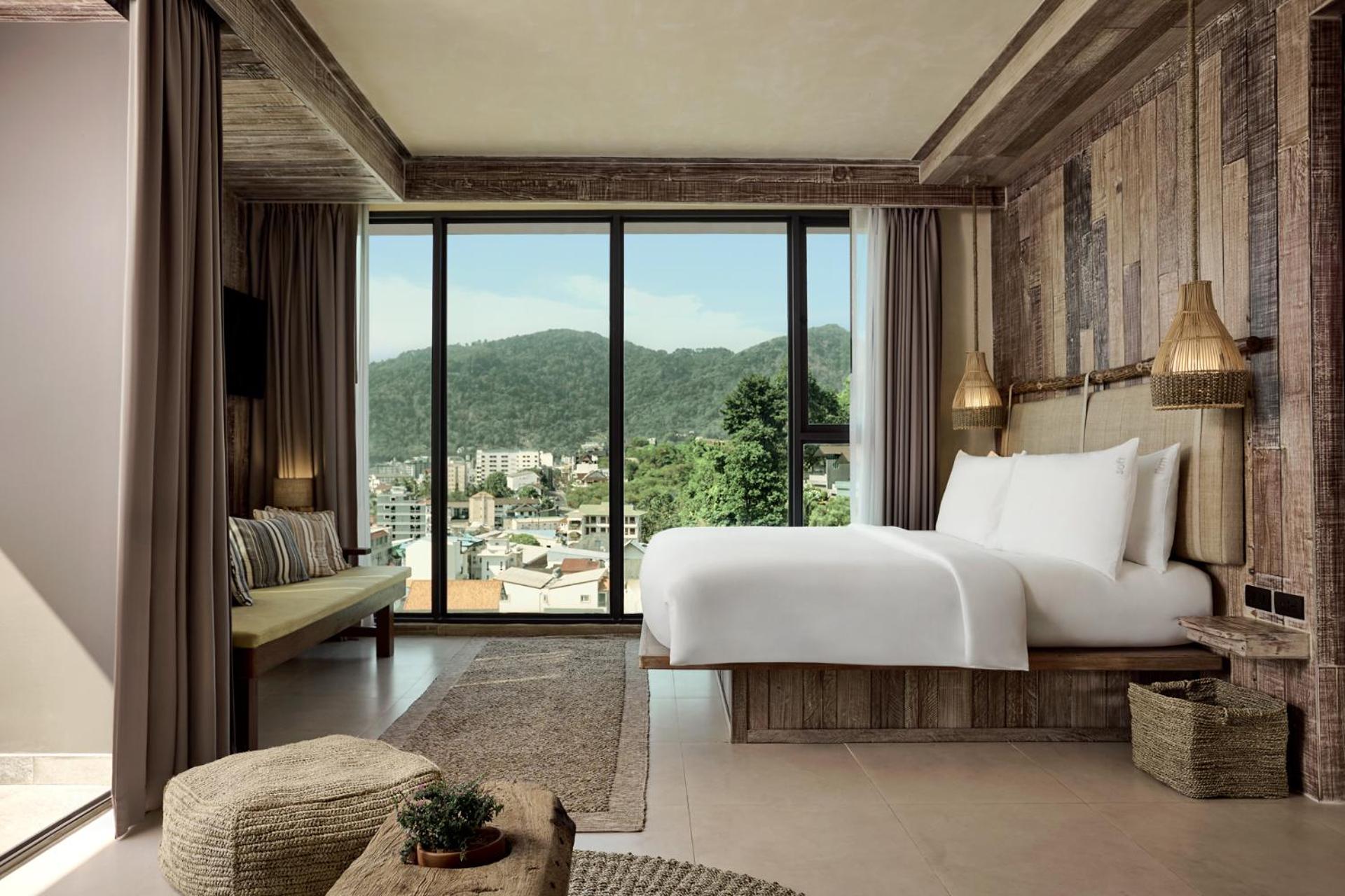 Two-Bedroom Corner Suite with King and Single Bed photo 2