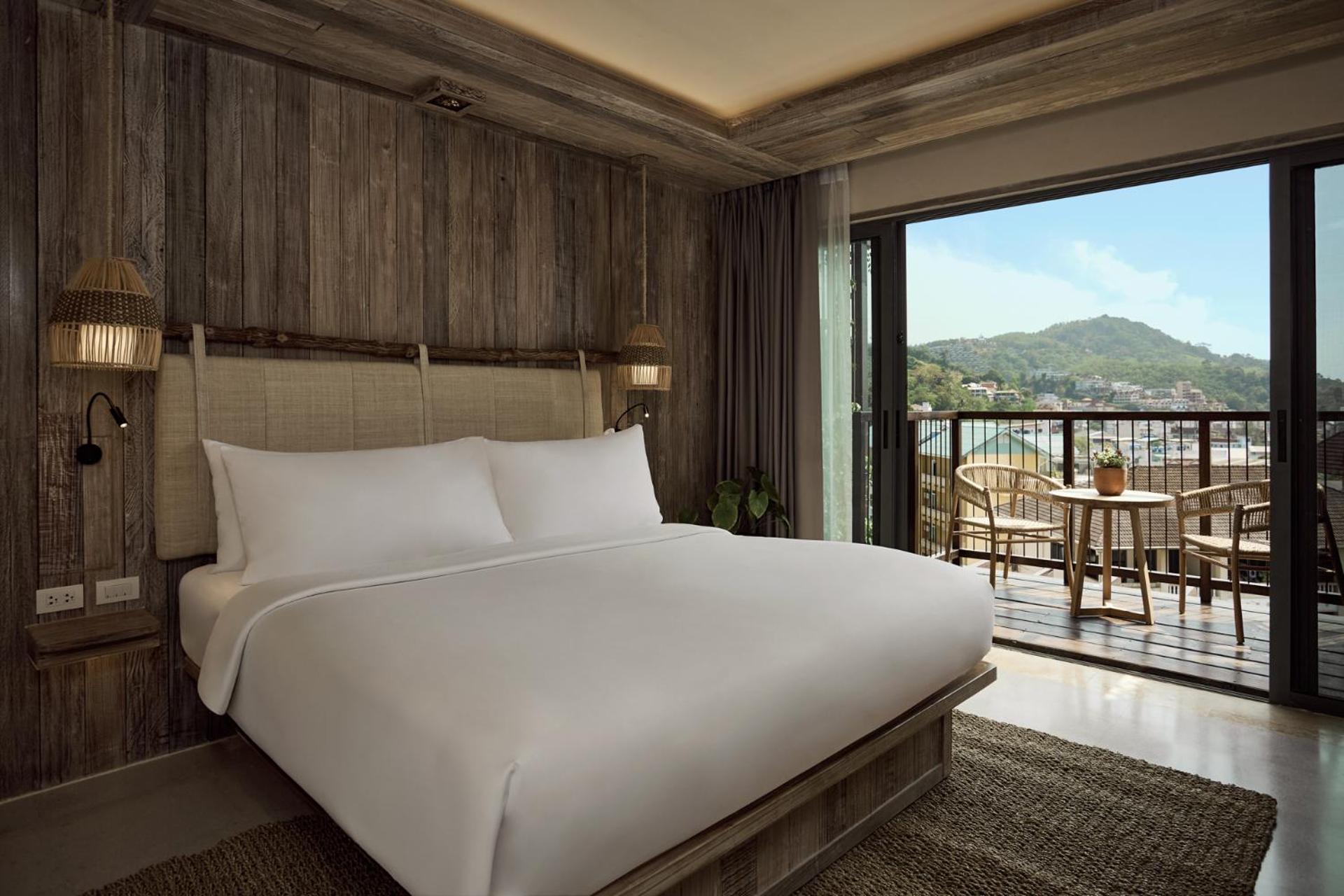 Premium King Room with City View