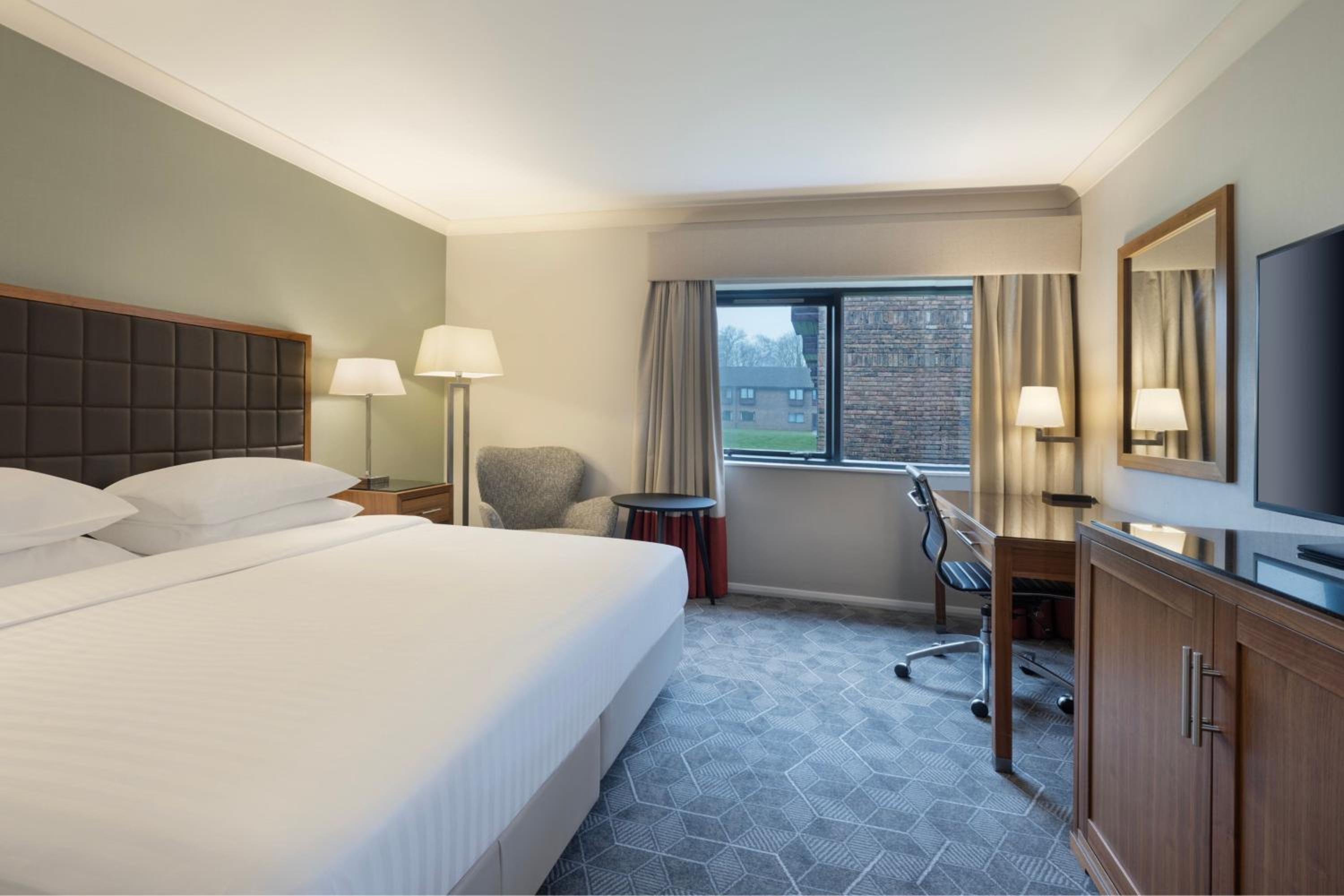 Deluxe King Room - Photo 2