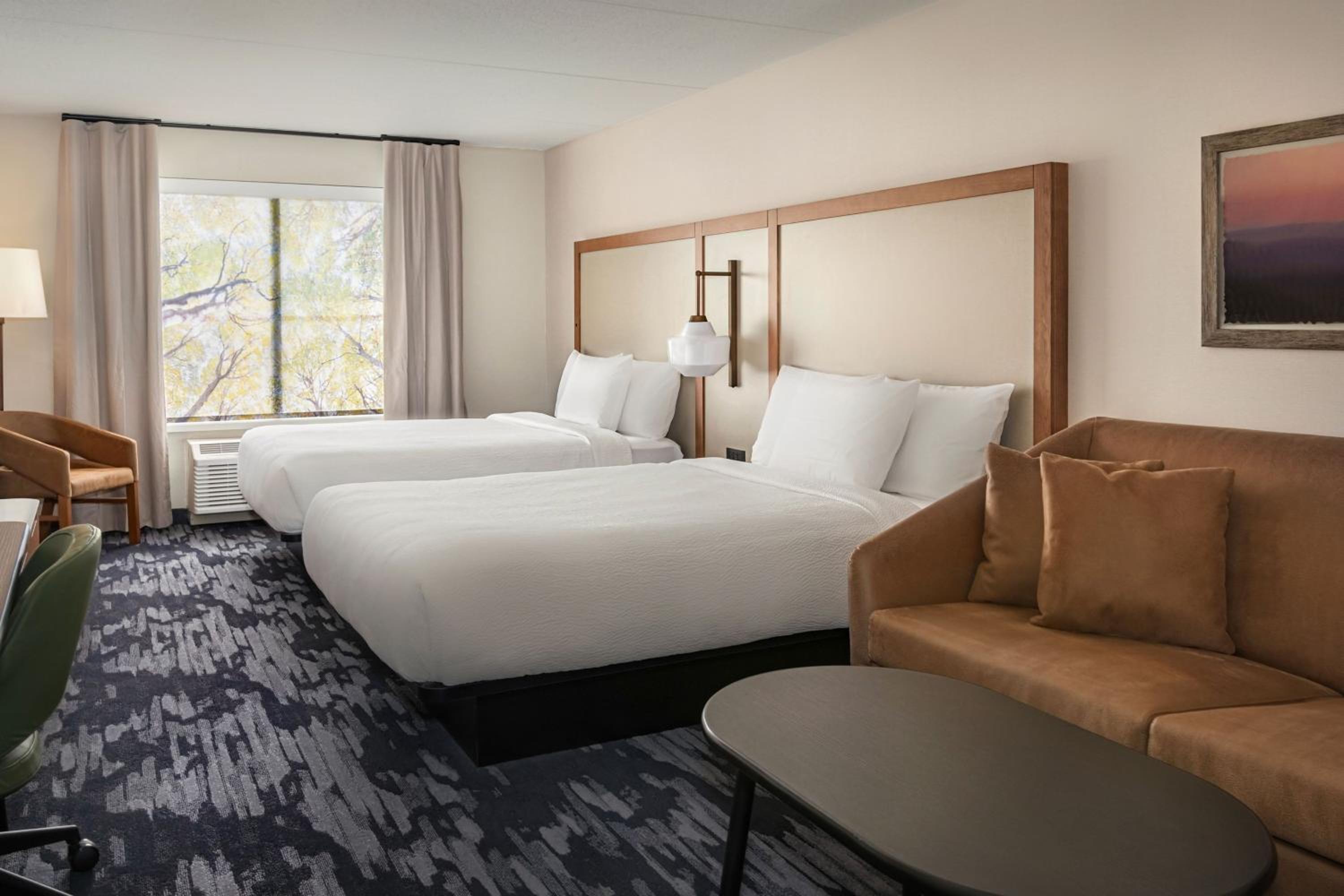 Queen Suite with Sofa Bed - Photo 6