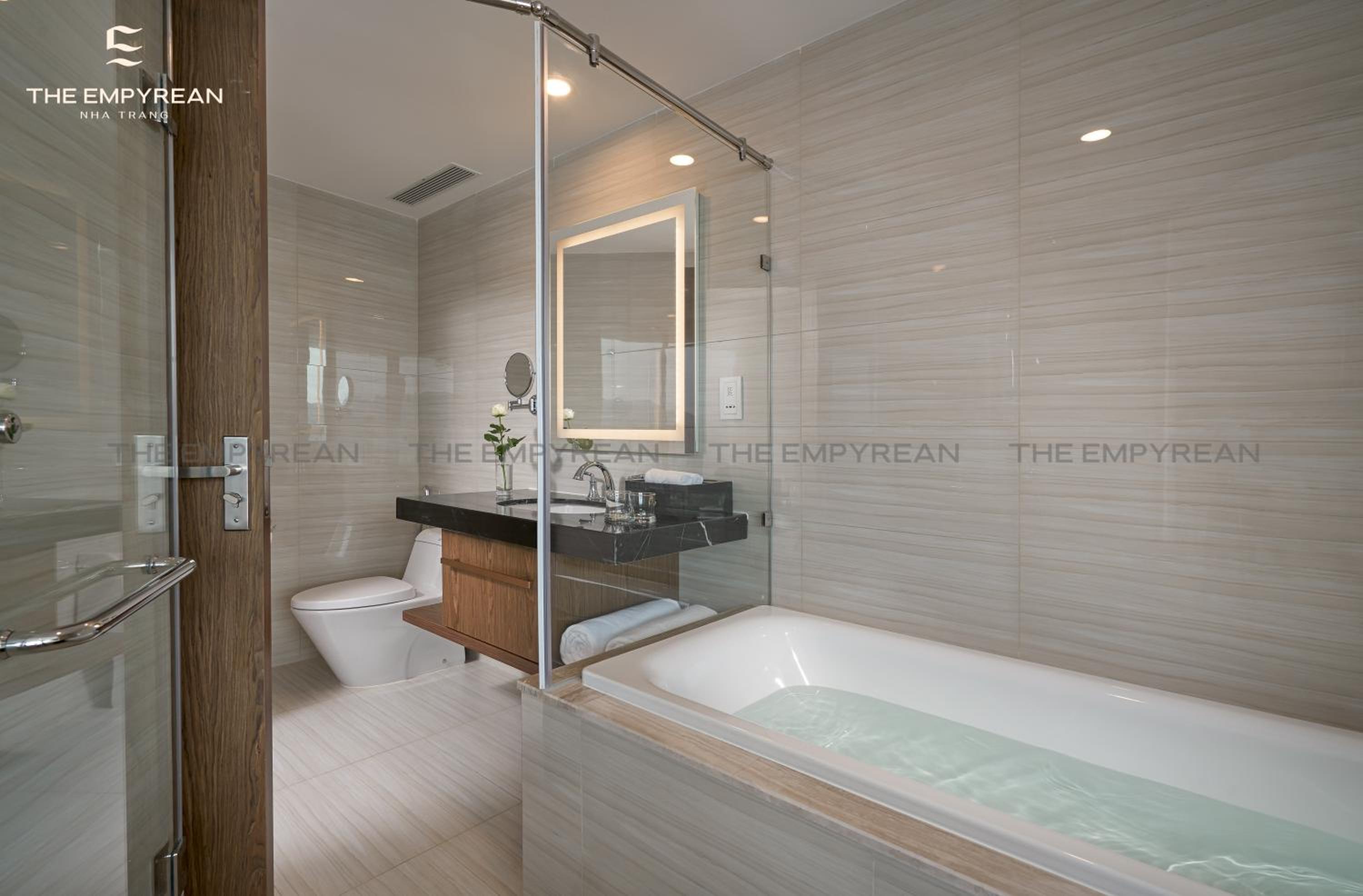 Executive City View Room - Photo 3