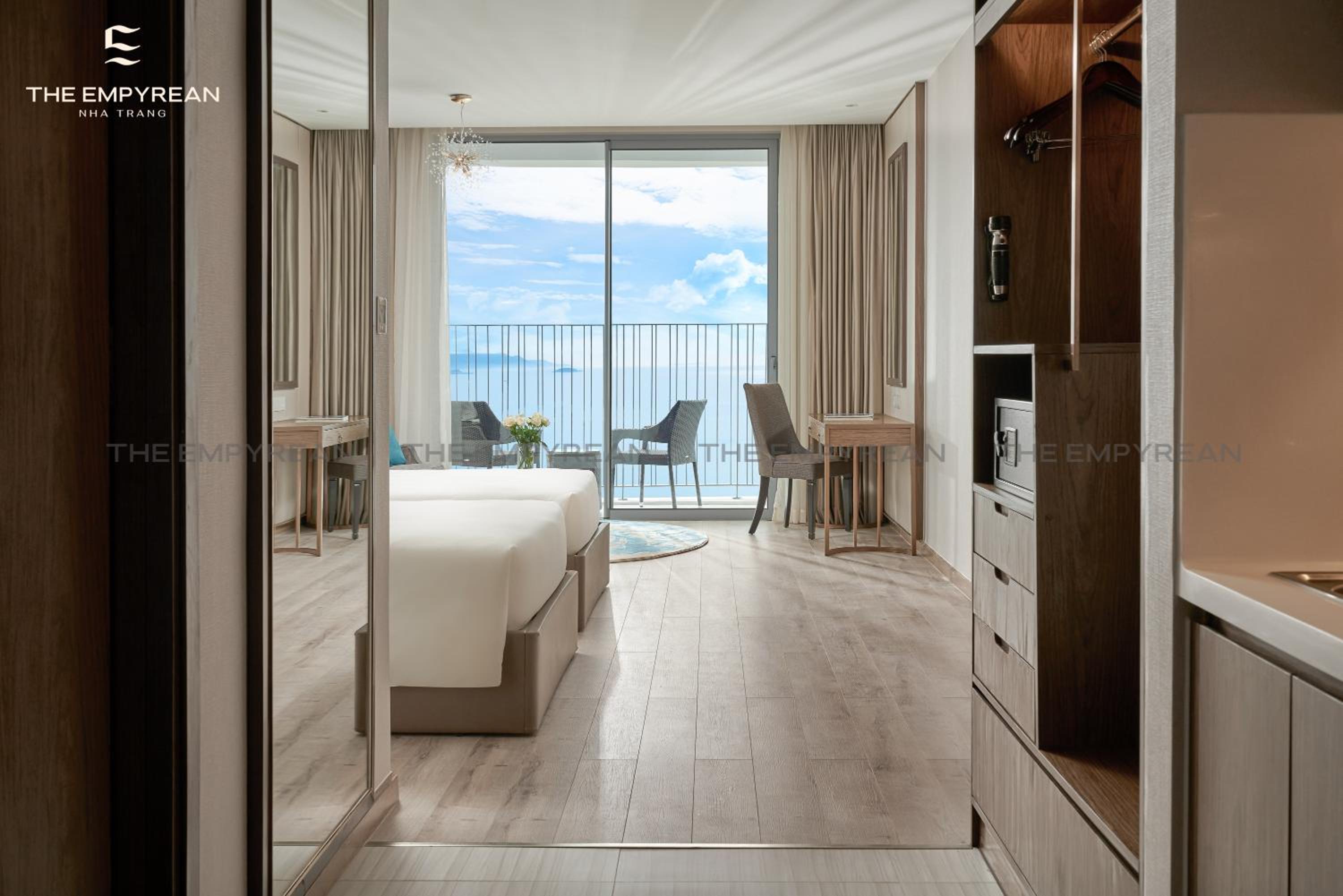Deluxe Twin Room with Sea View - Photo 4