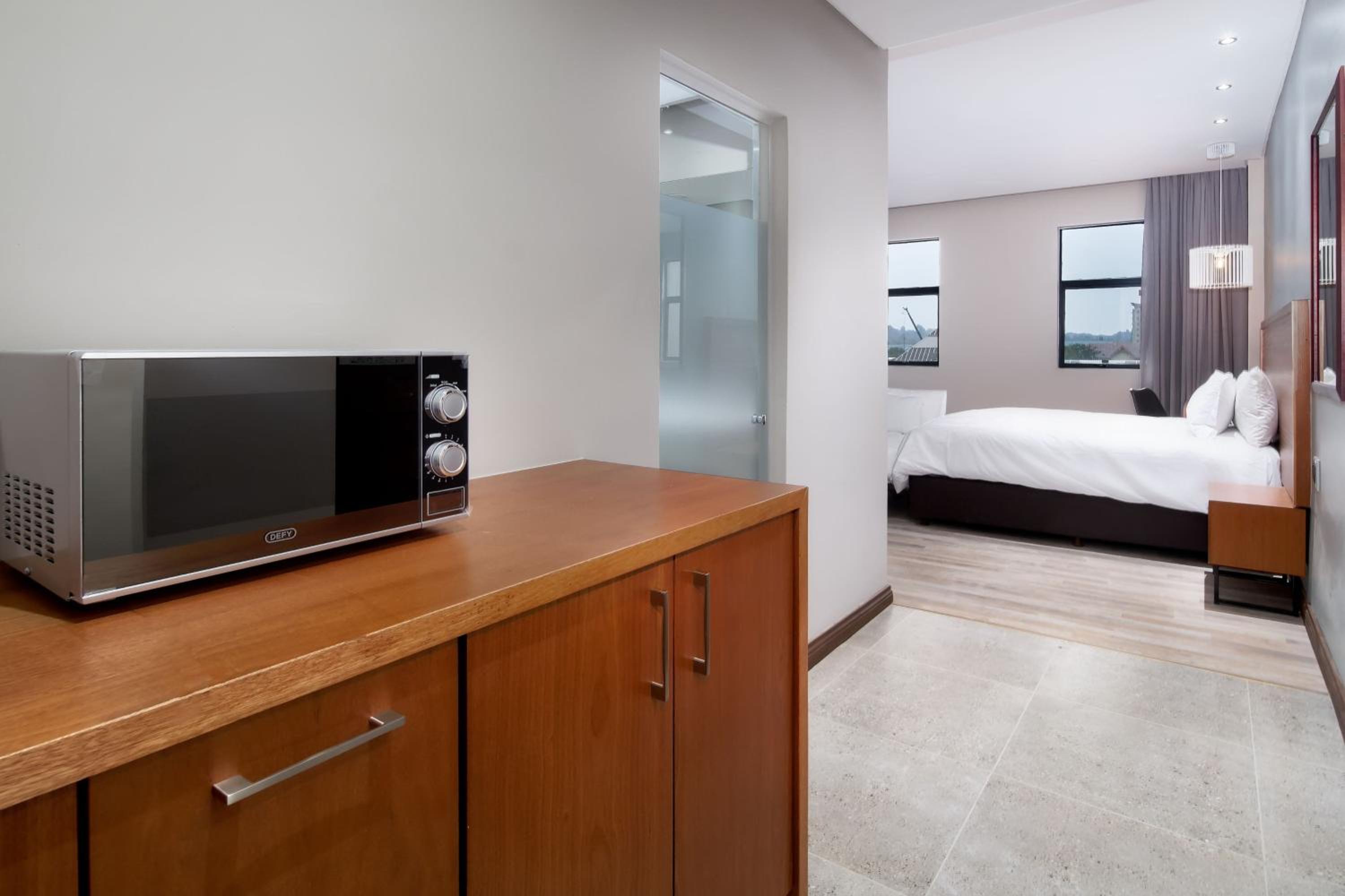 Luxury King Room with Sofa Bed and City View - Photo 1