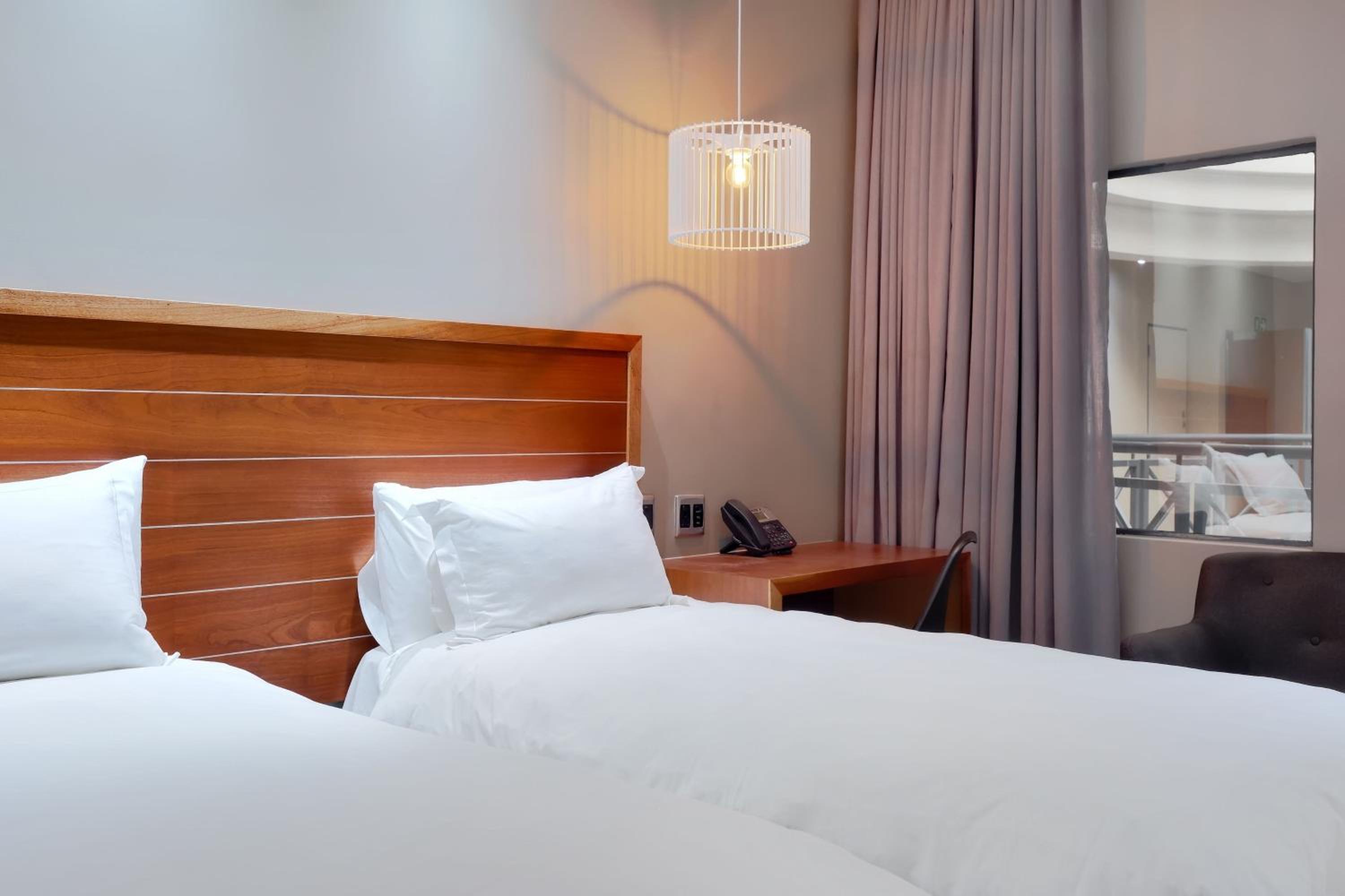 Superior King Room with City View - Photo 1