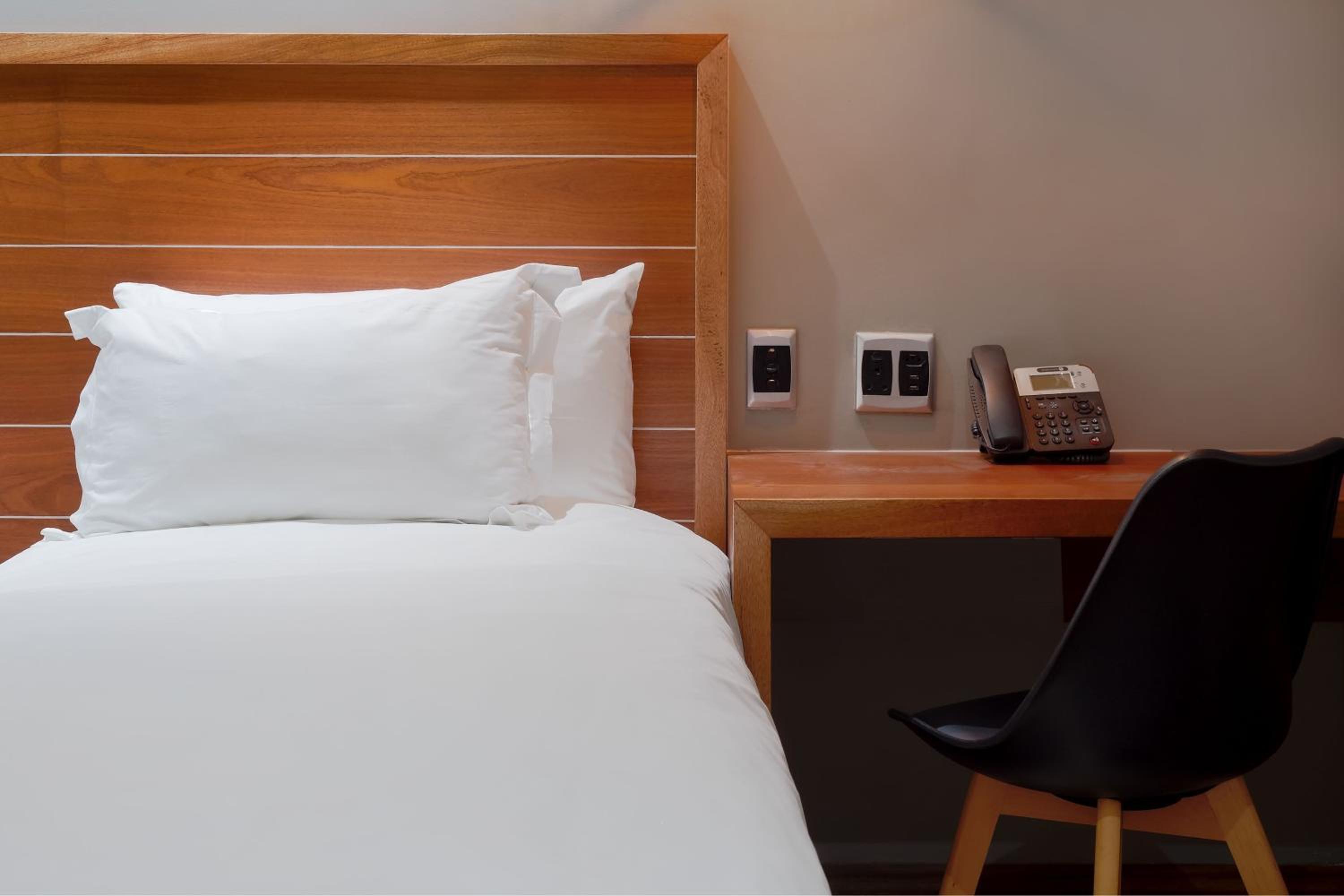 Superior King Room with City View - Photo 6