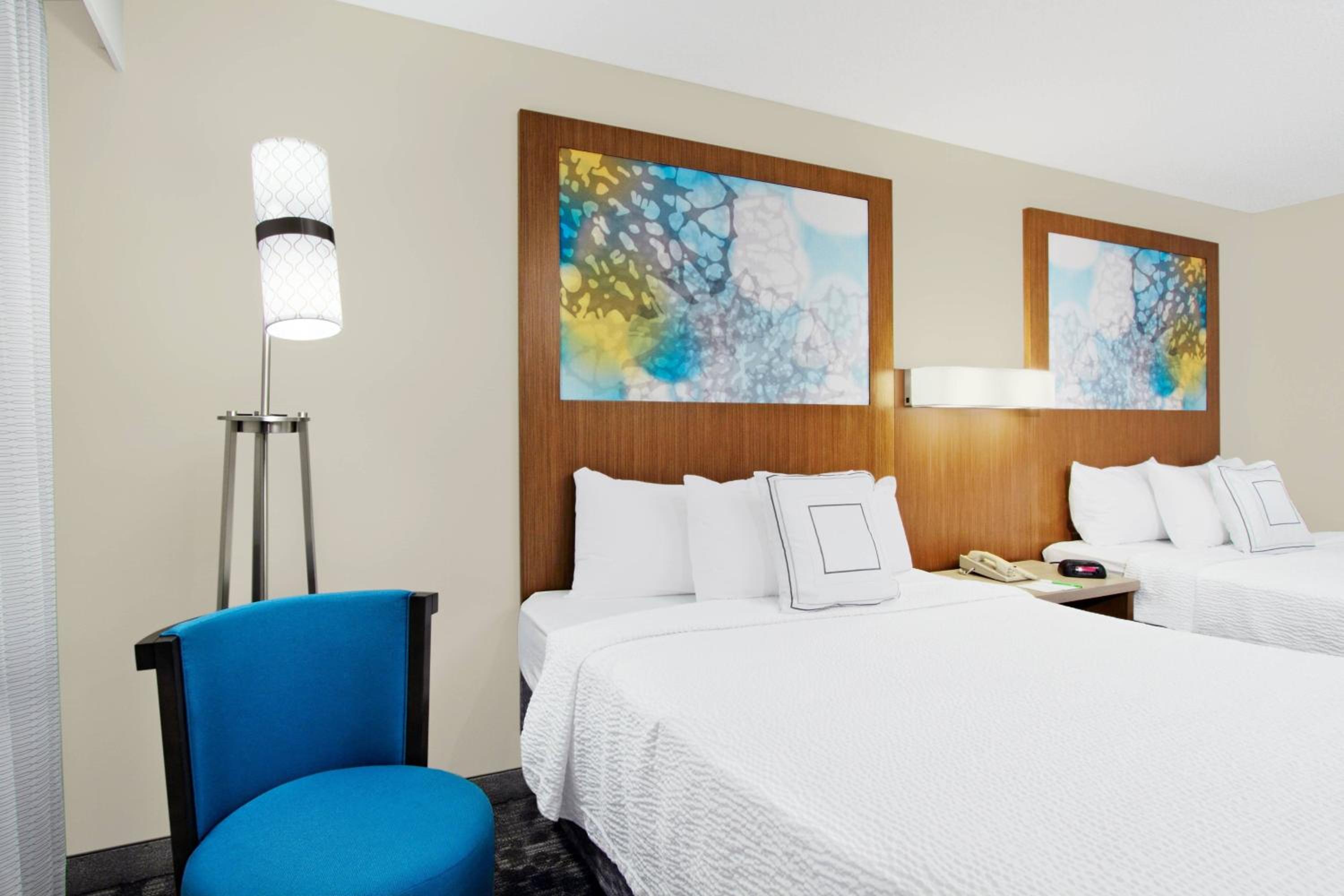 Queen Room with Two Queen Beds with Adapted Tub and Balcony - Mobility and Hearing Accessible - Photo 2