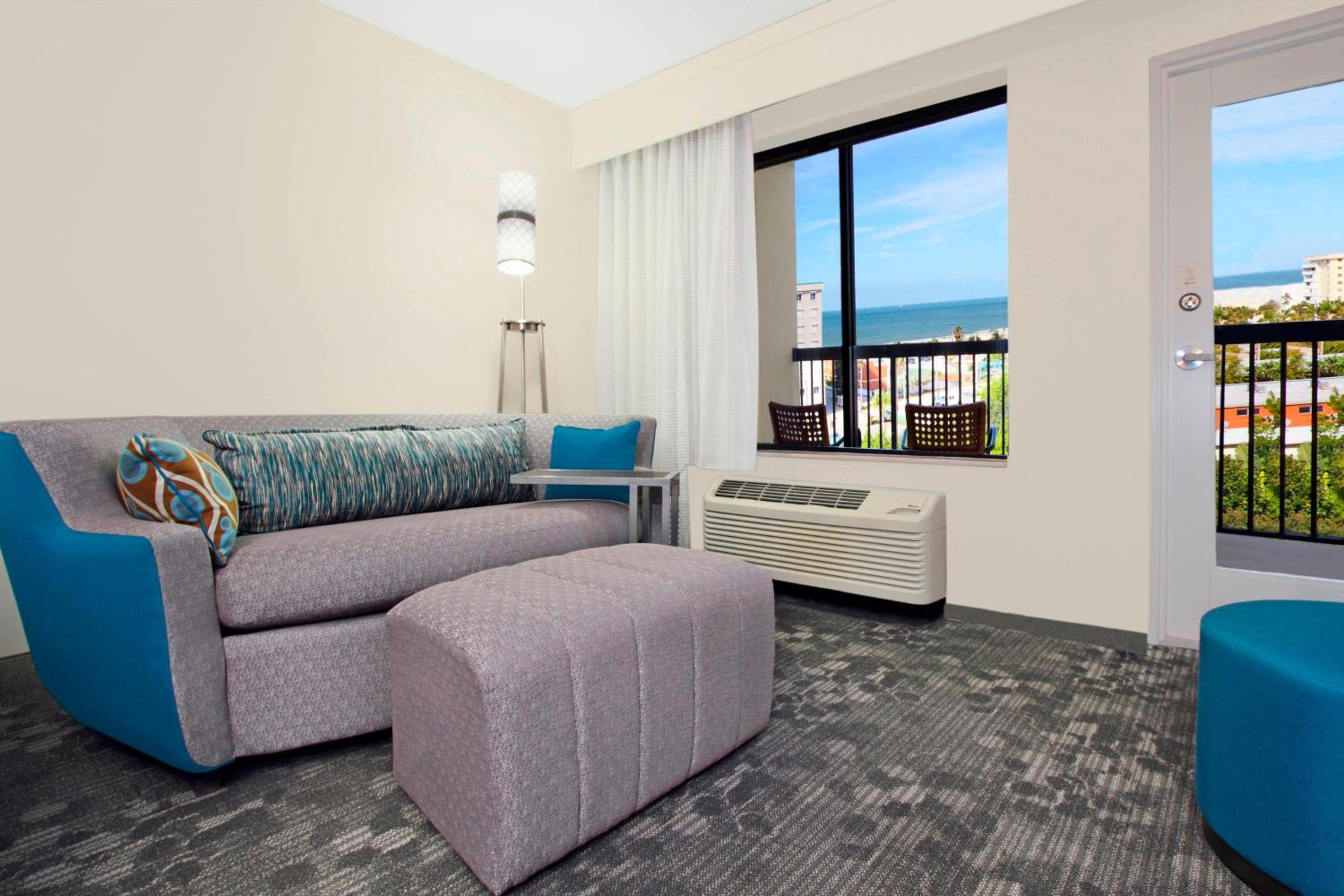 King Room with Sofa Bed and Balcony - Hearing Accessible - Photo 4
