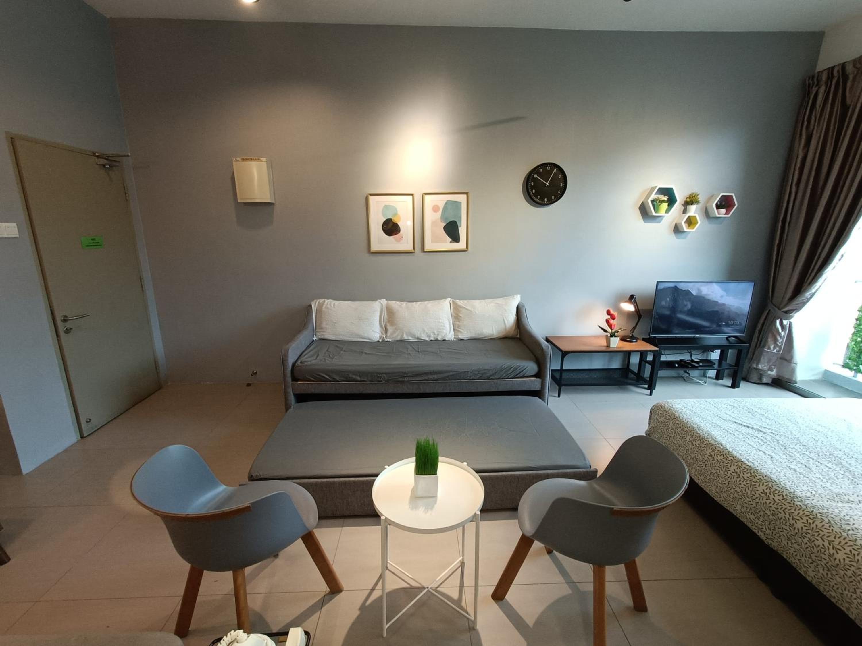 One-Bedroom Apartment photo 3