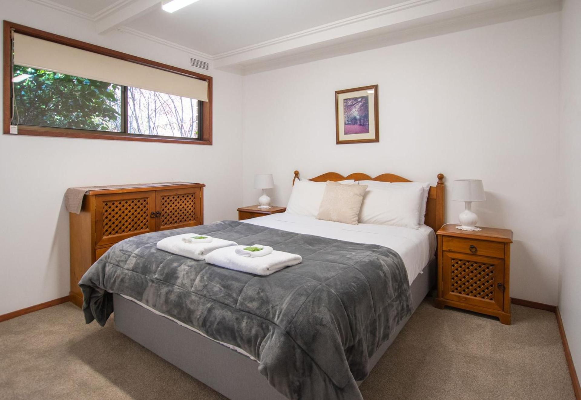Five-Bedroom House photo 2
