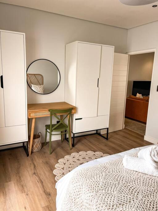 Three-Bedroom House photo 3