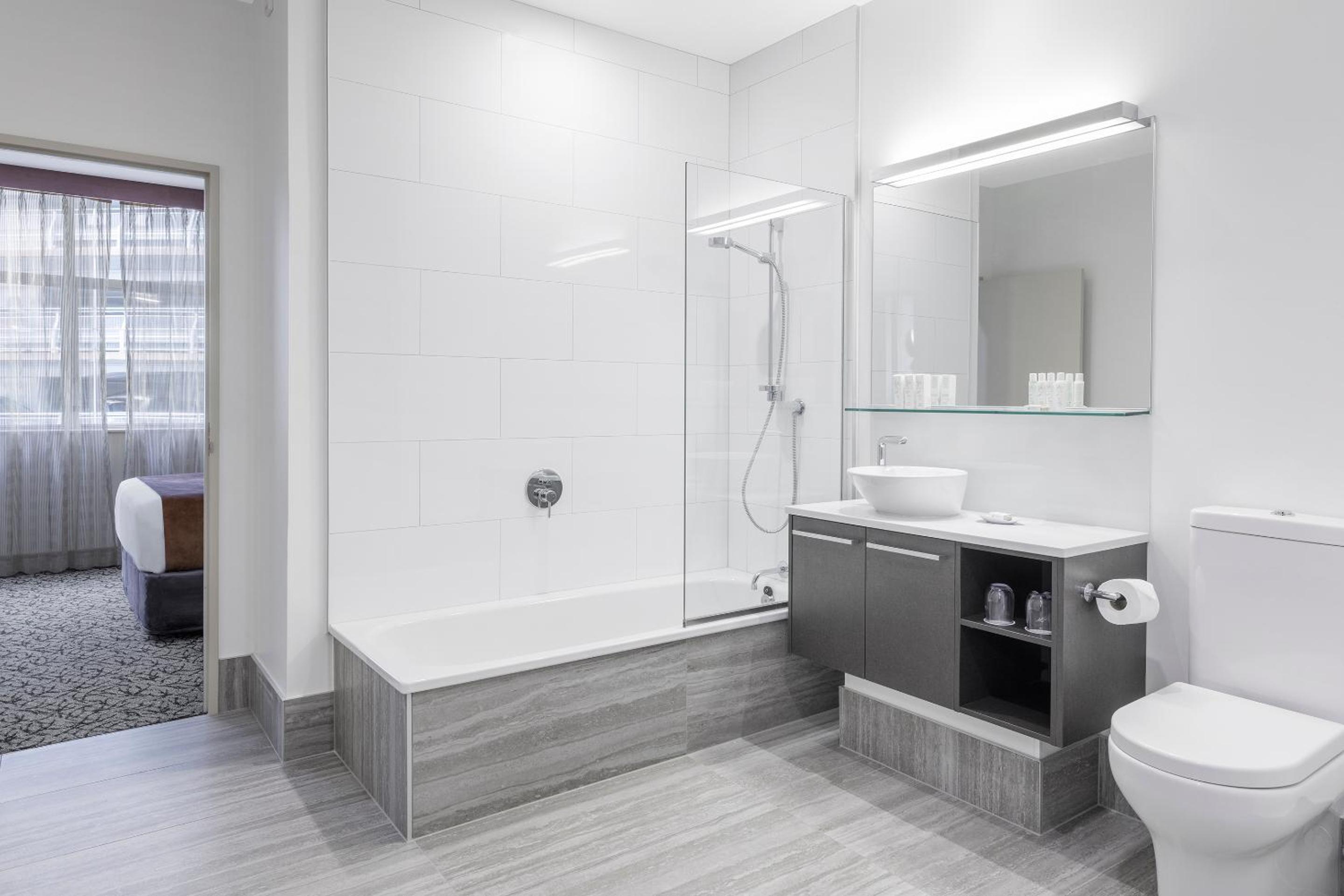 Premier Three Bedroom Apartment with Balcony - Photo 7
