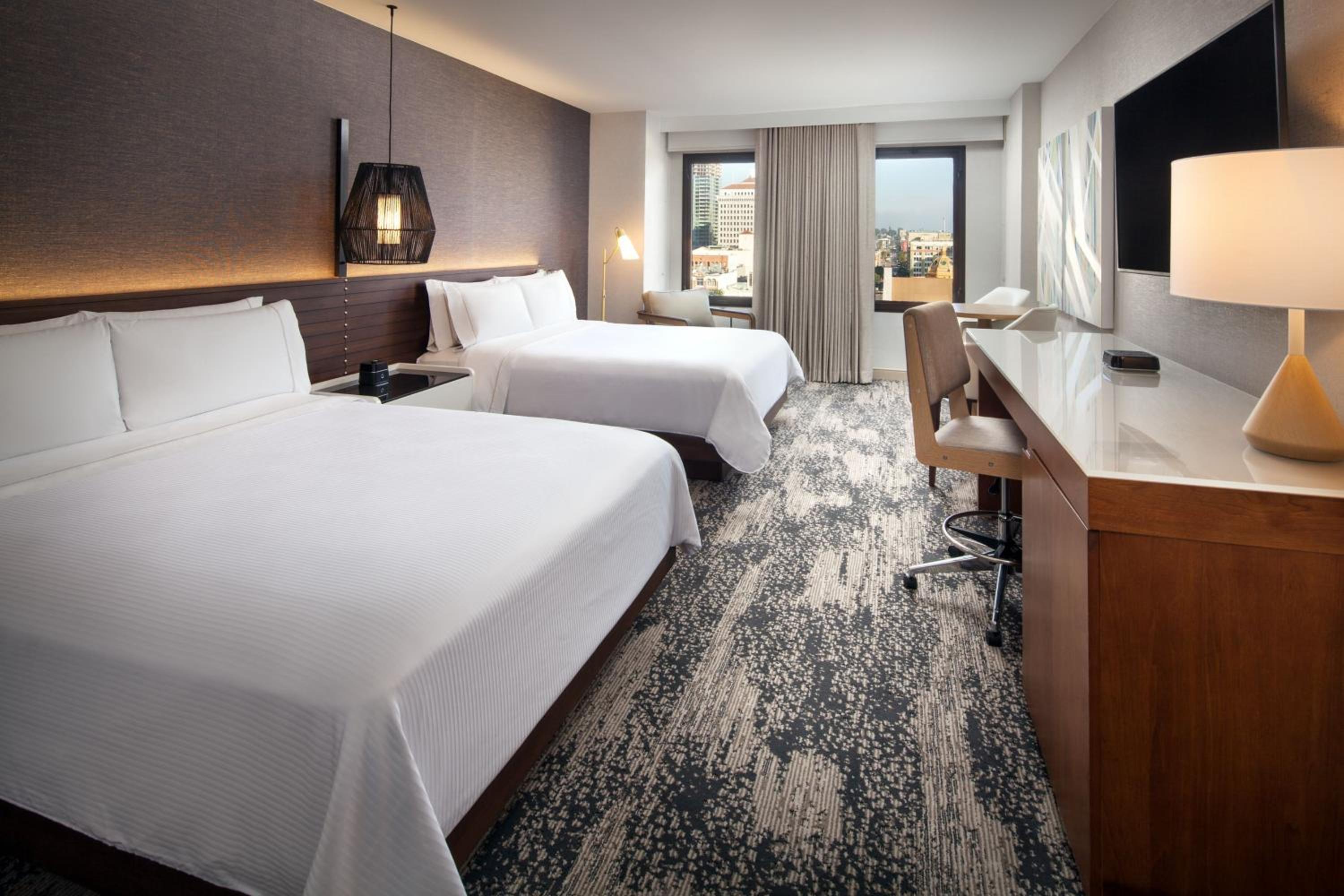 Deluxe, Guest room, 2 Queen - Photo 1
