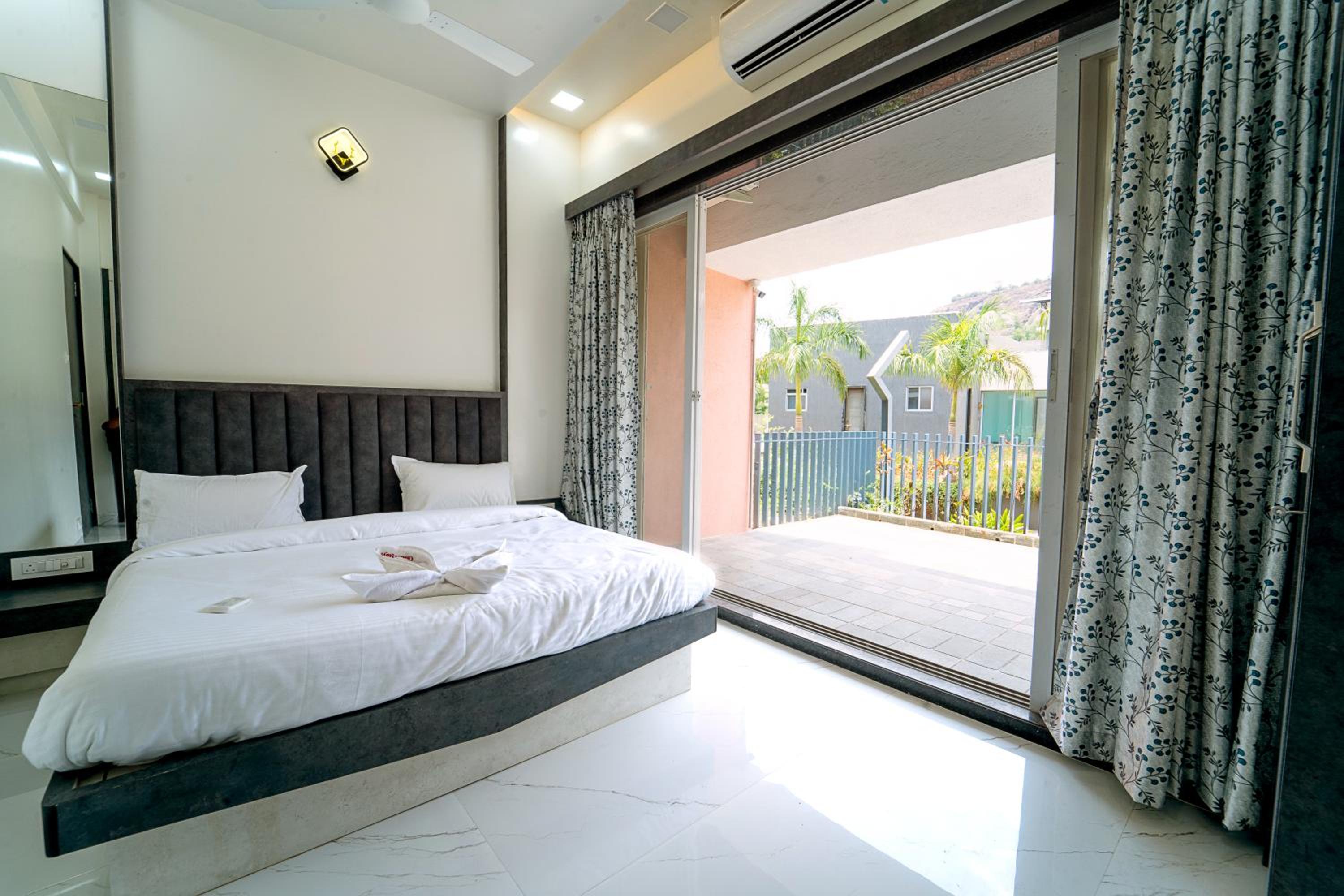 Villa photo 1