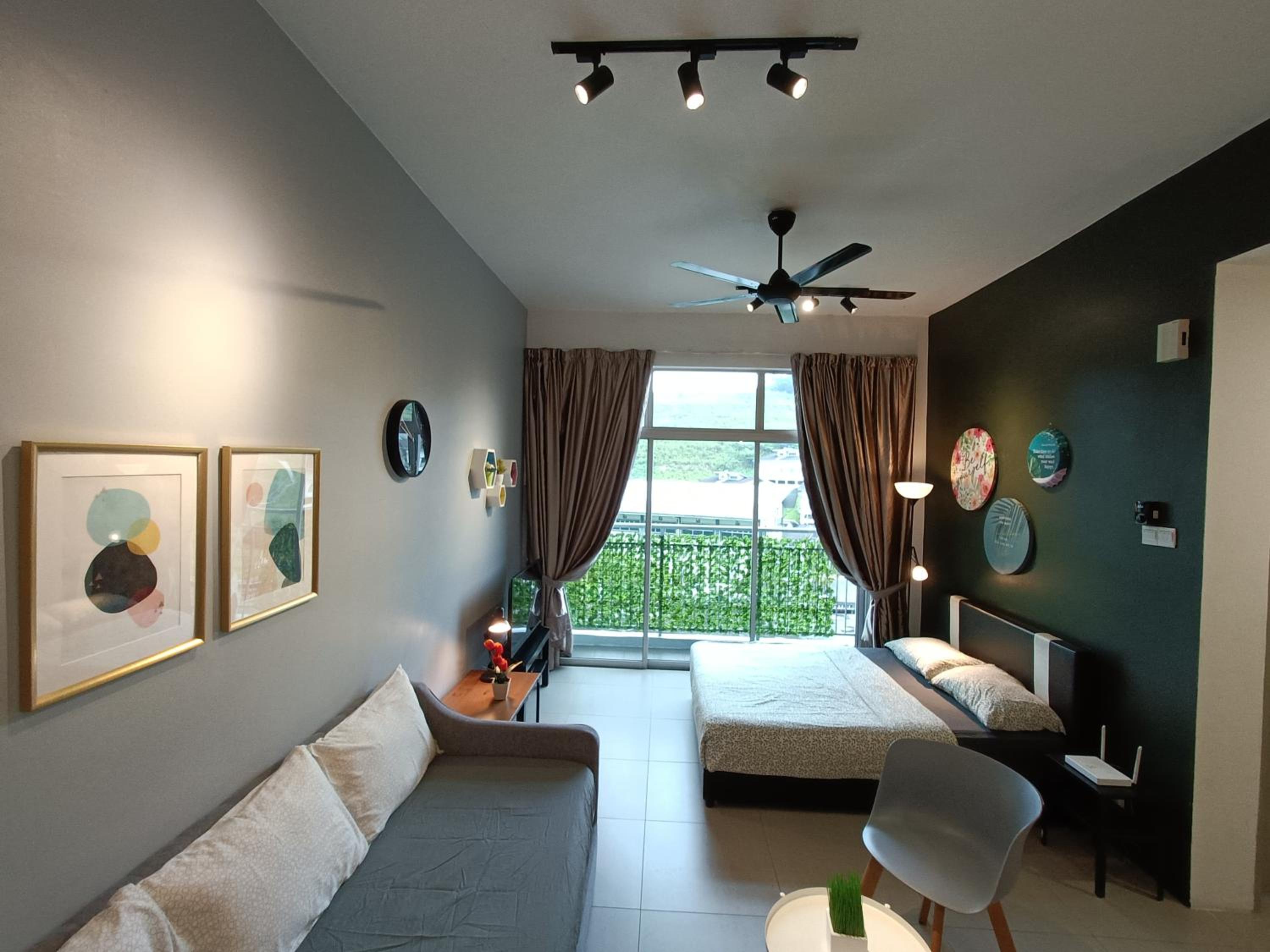 One-Bedroom Apartment photo 1