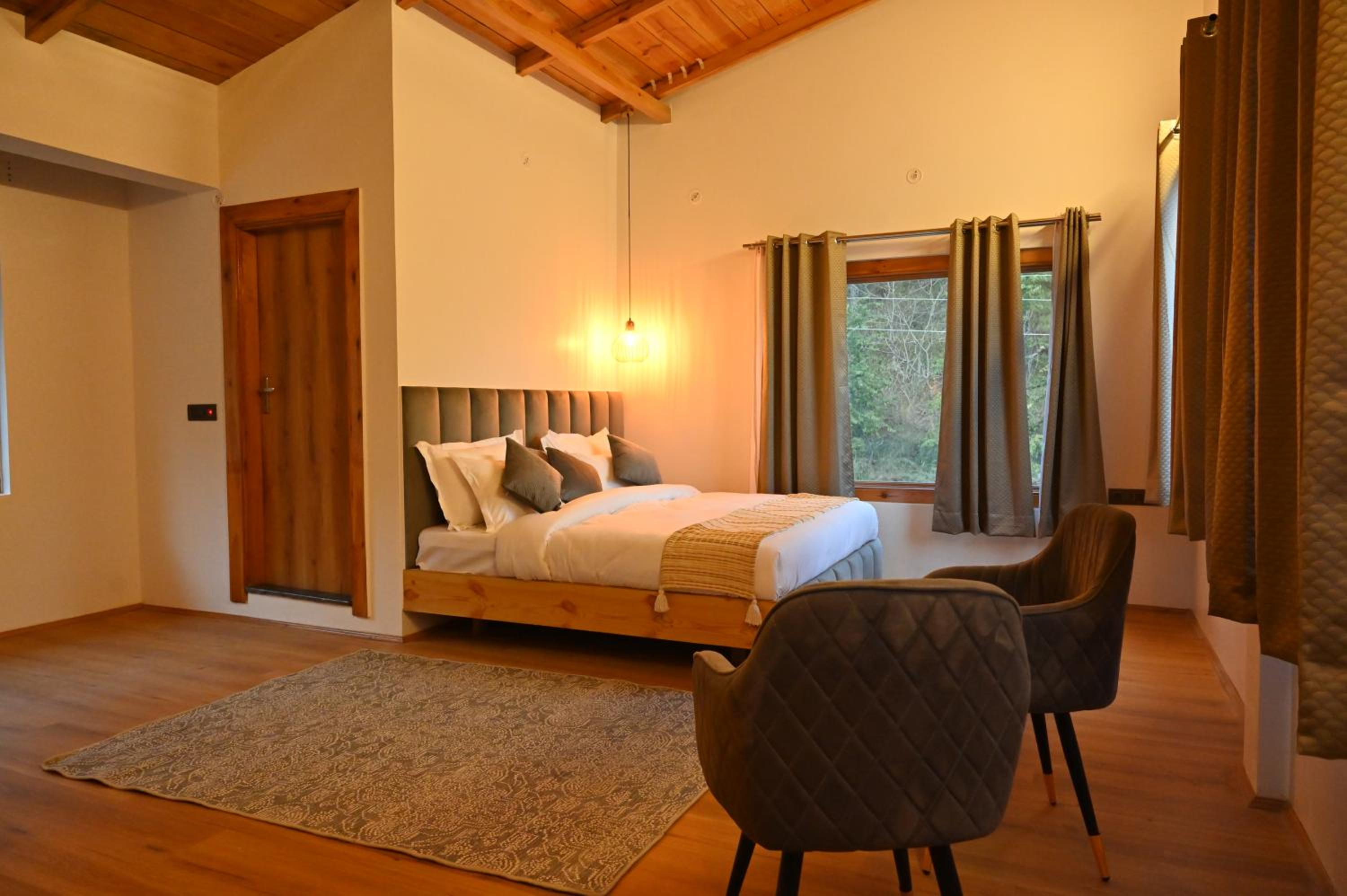 Family Room With Mountain View photo 1
