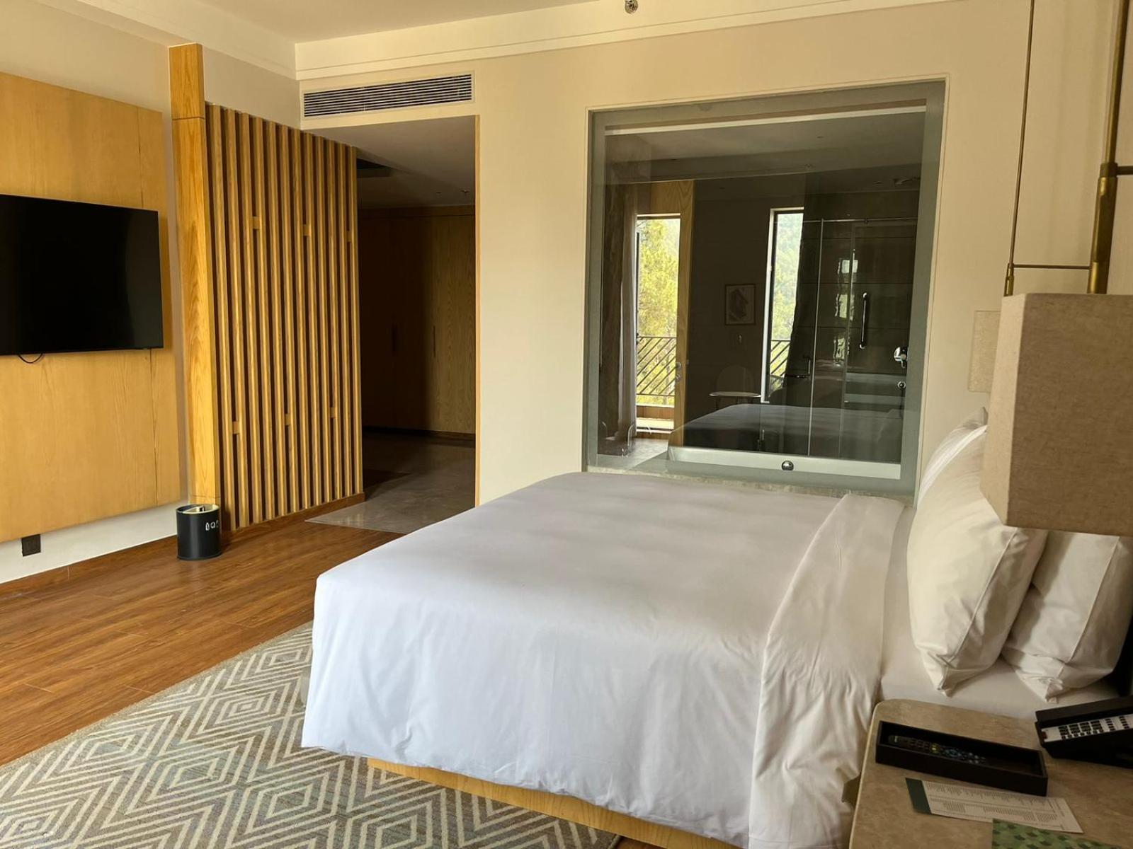 1 Bedroom Family Suite, 1 King, Alternate: bunk beds, Mountain view, Balcony photo 3