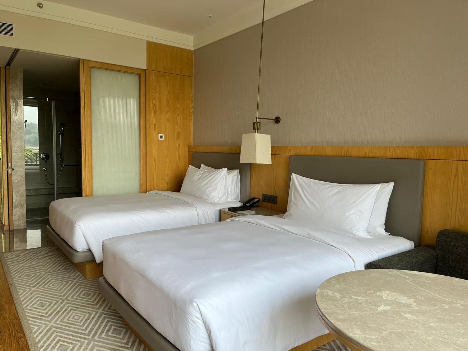 Deluxe, Deluxe Guest room, 2 Twins, Shrine view - Photo 6