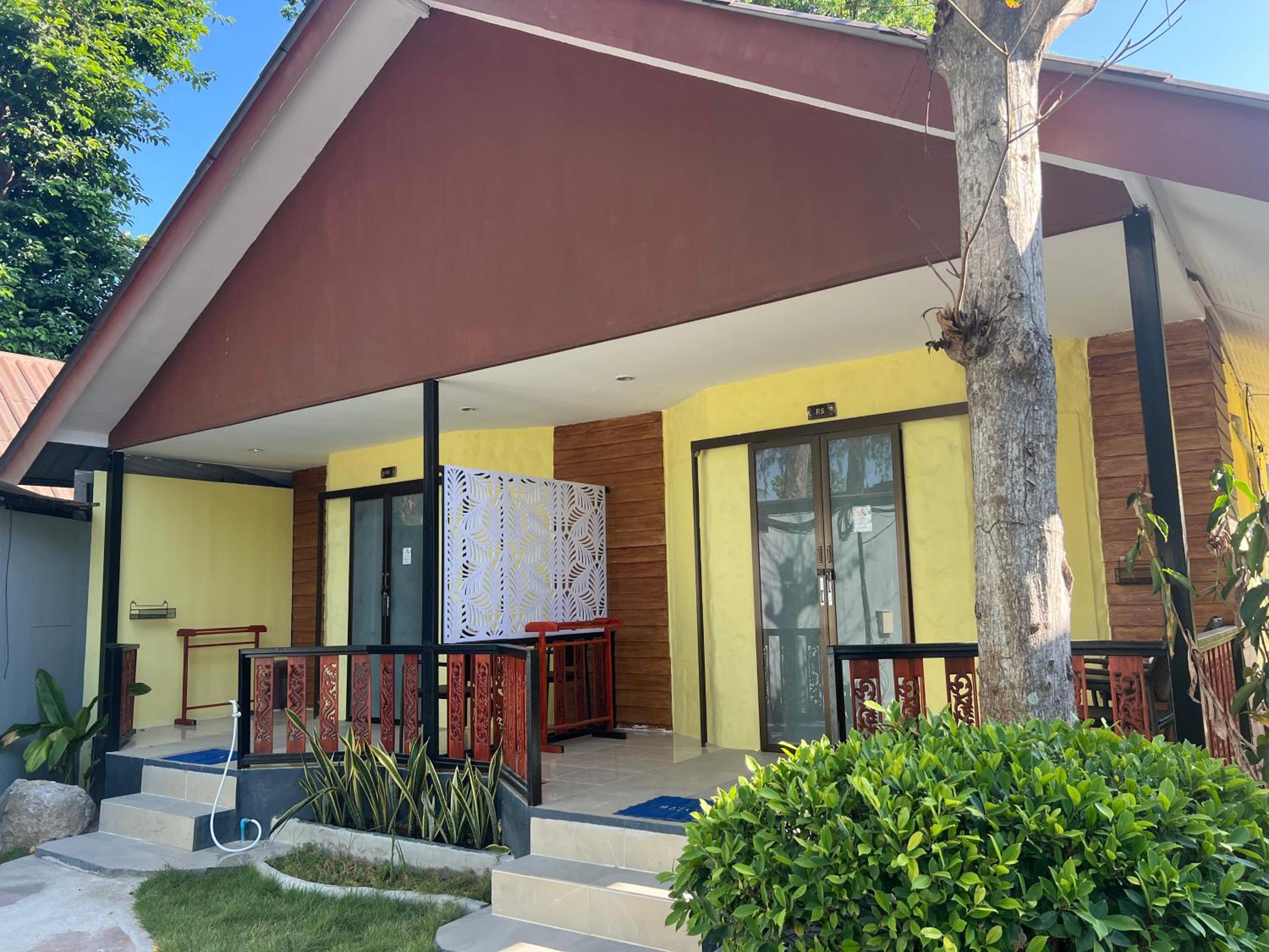 Deluxe Beach Front Cottage with Double Bed photo 2