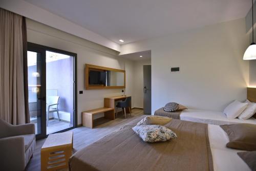 Triple Room Sharing Pool photo 2
