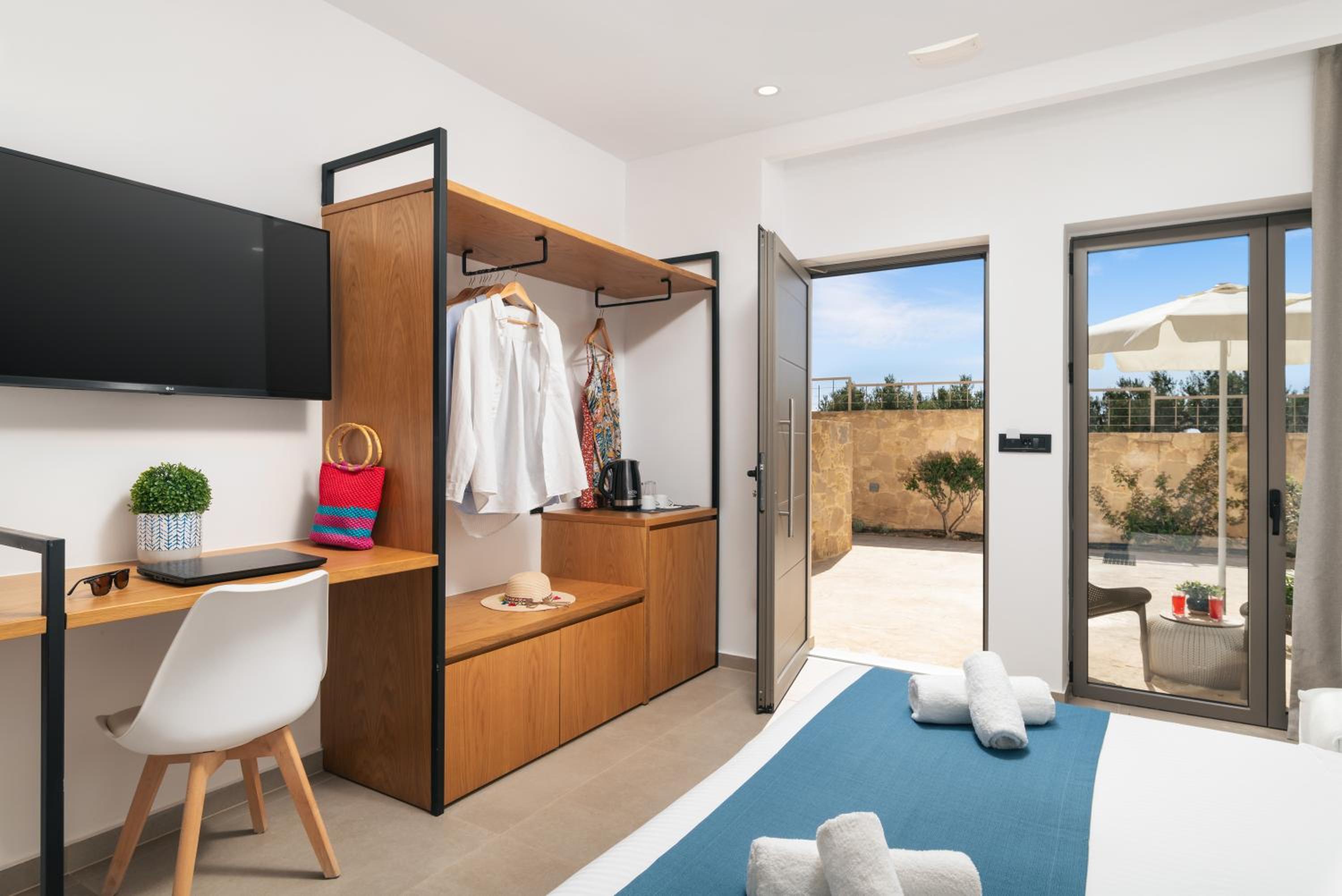 Standard Quadruple Room with Street View  photo 2